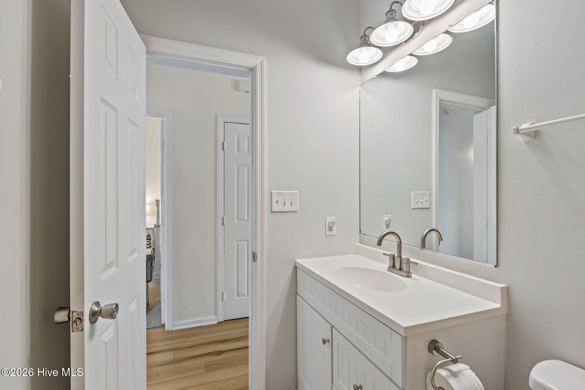 100557971 | Photo 30