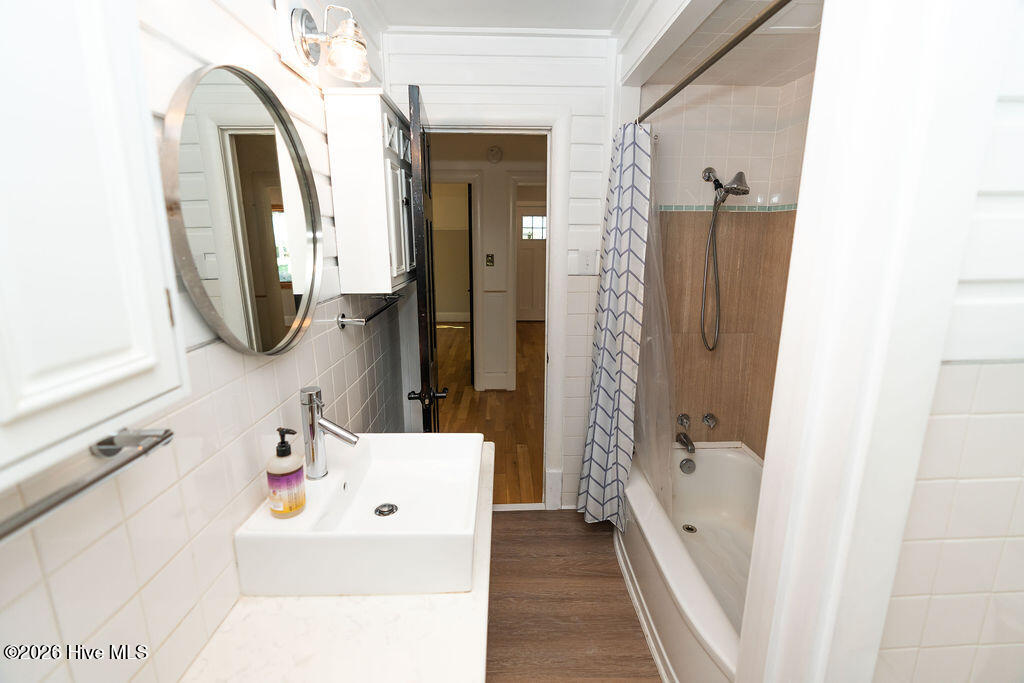 100554317 | Photo 23