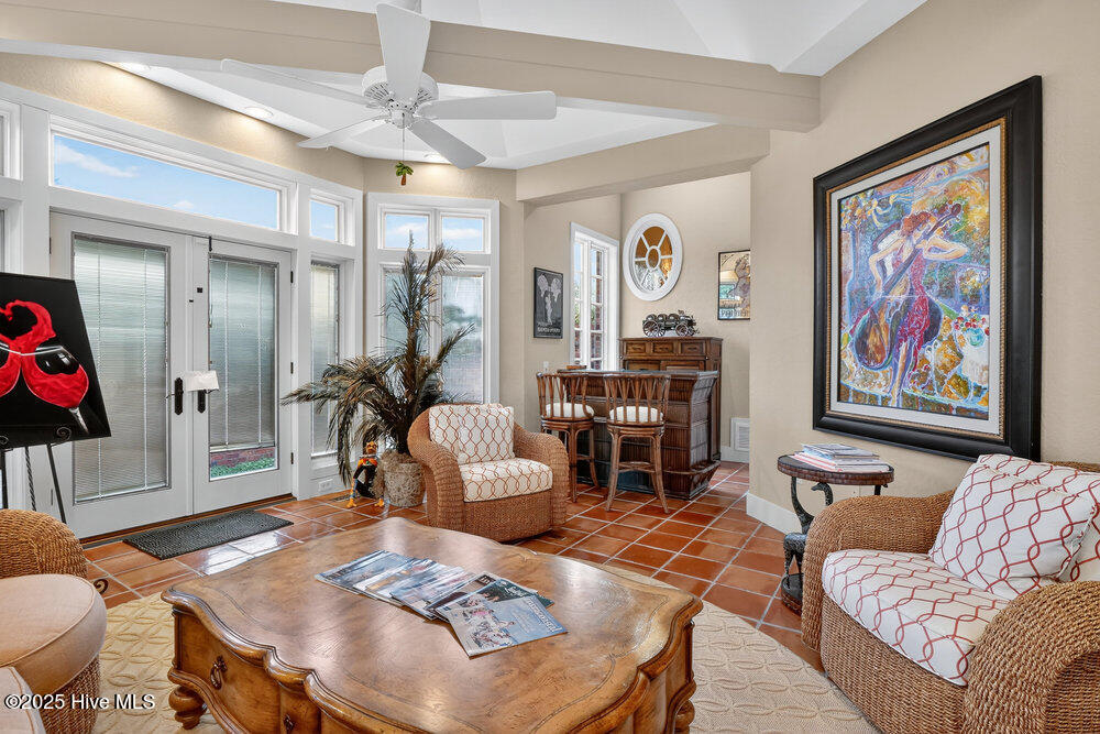 100544850 | Photo 42