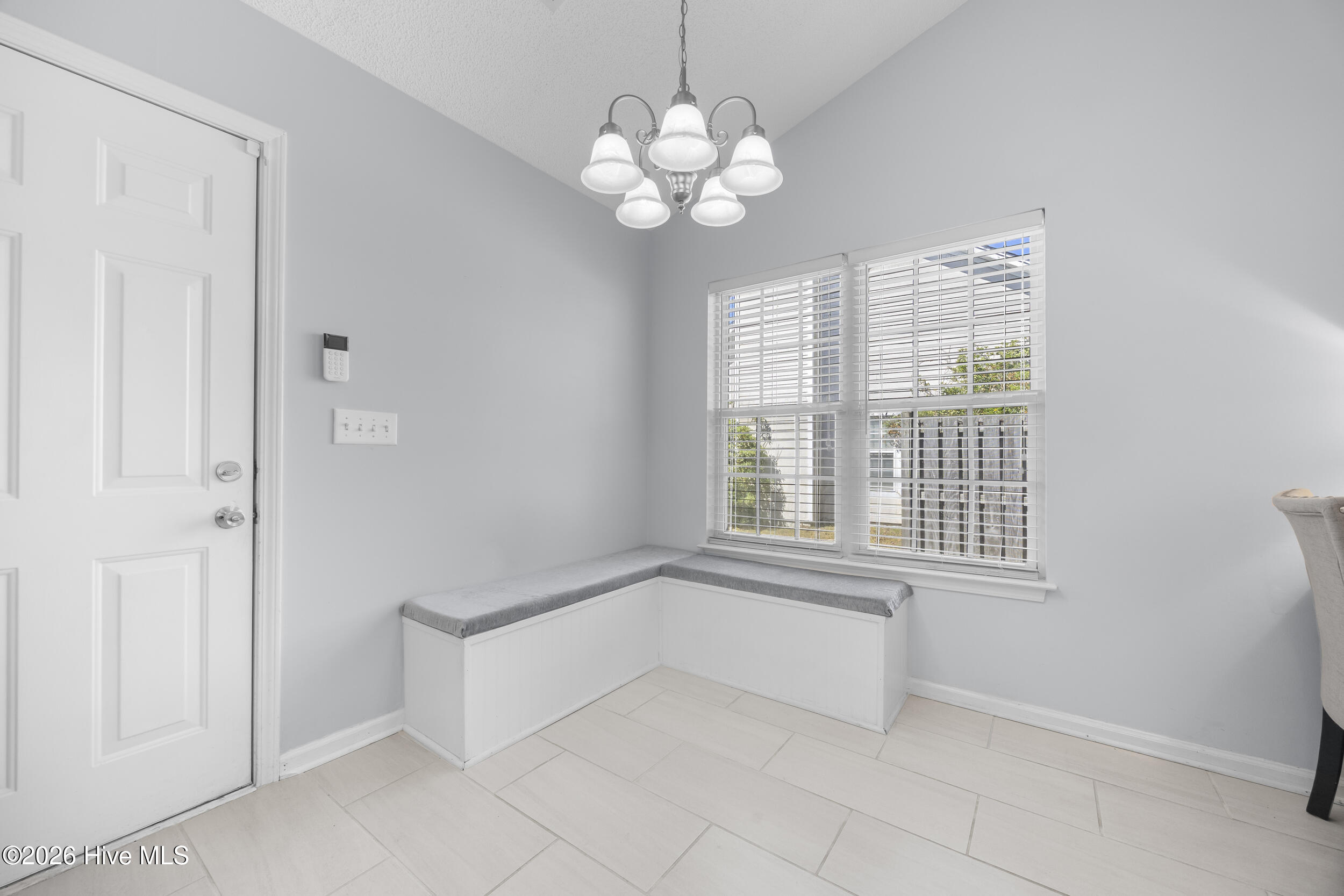 100565263 | Photo 18