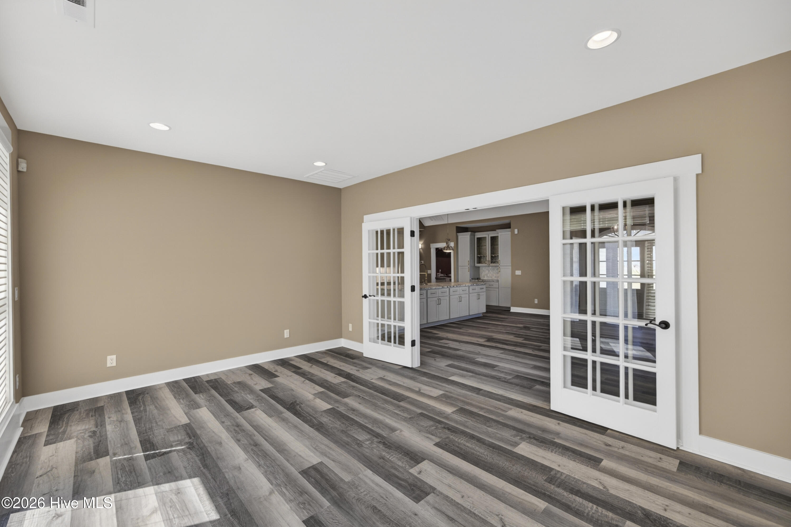 100569496 | Photo 13