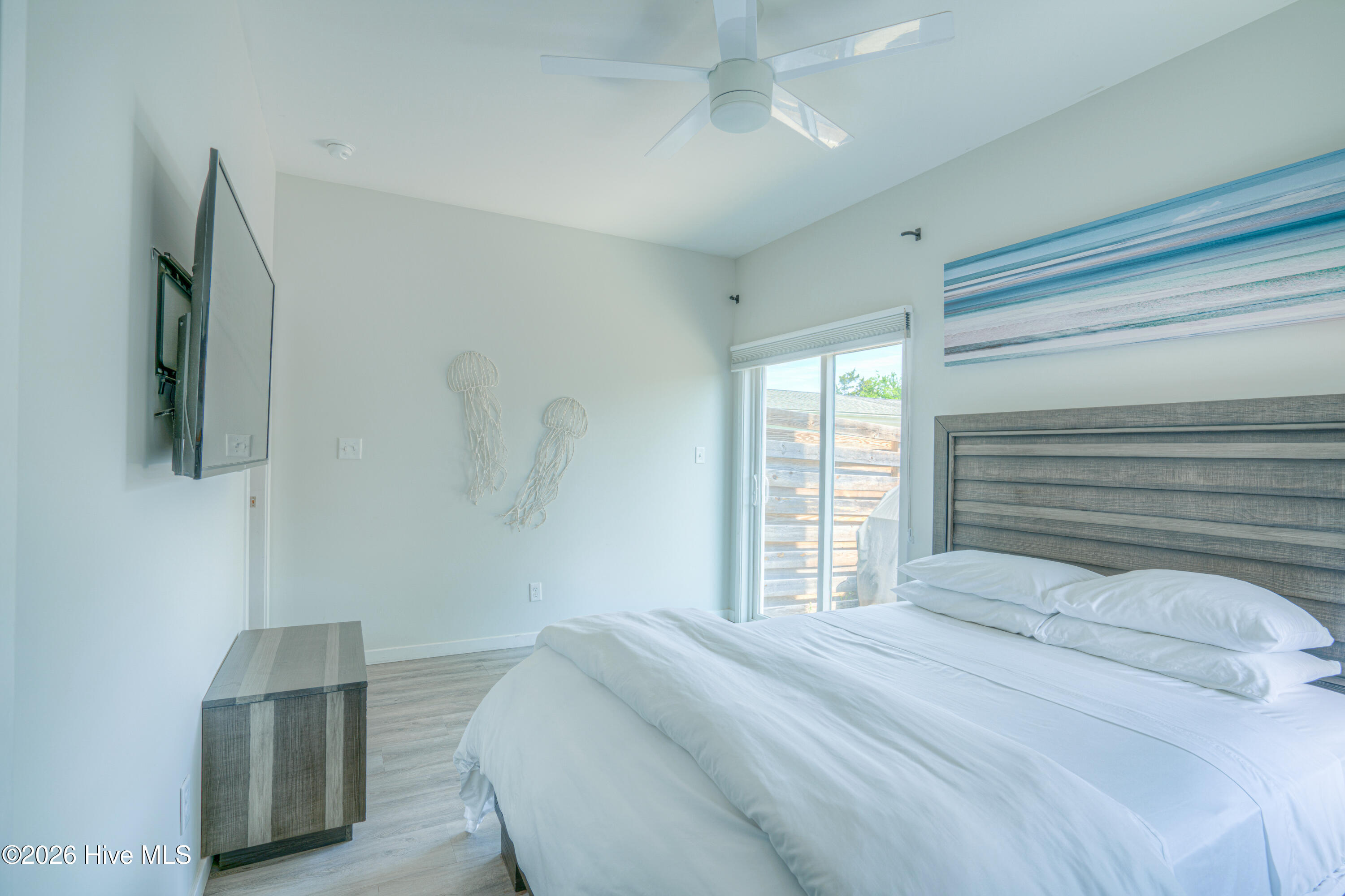 100569928 | Photo 15