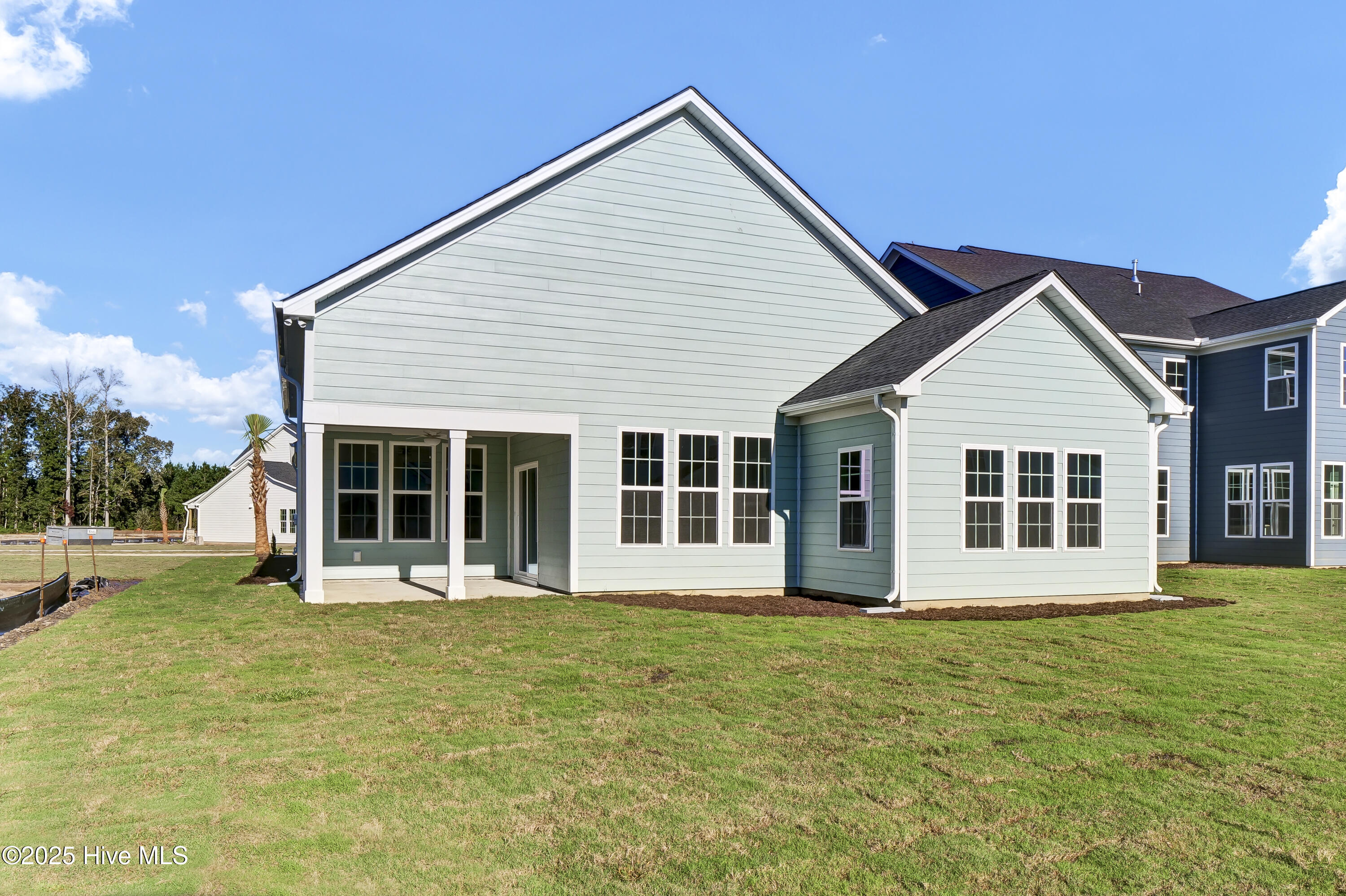 100518803 | Photo 25