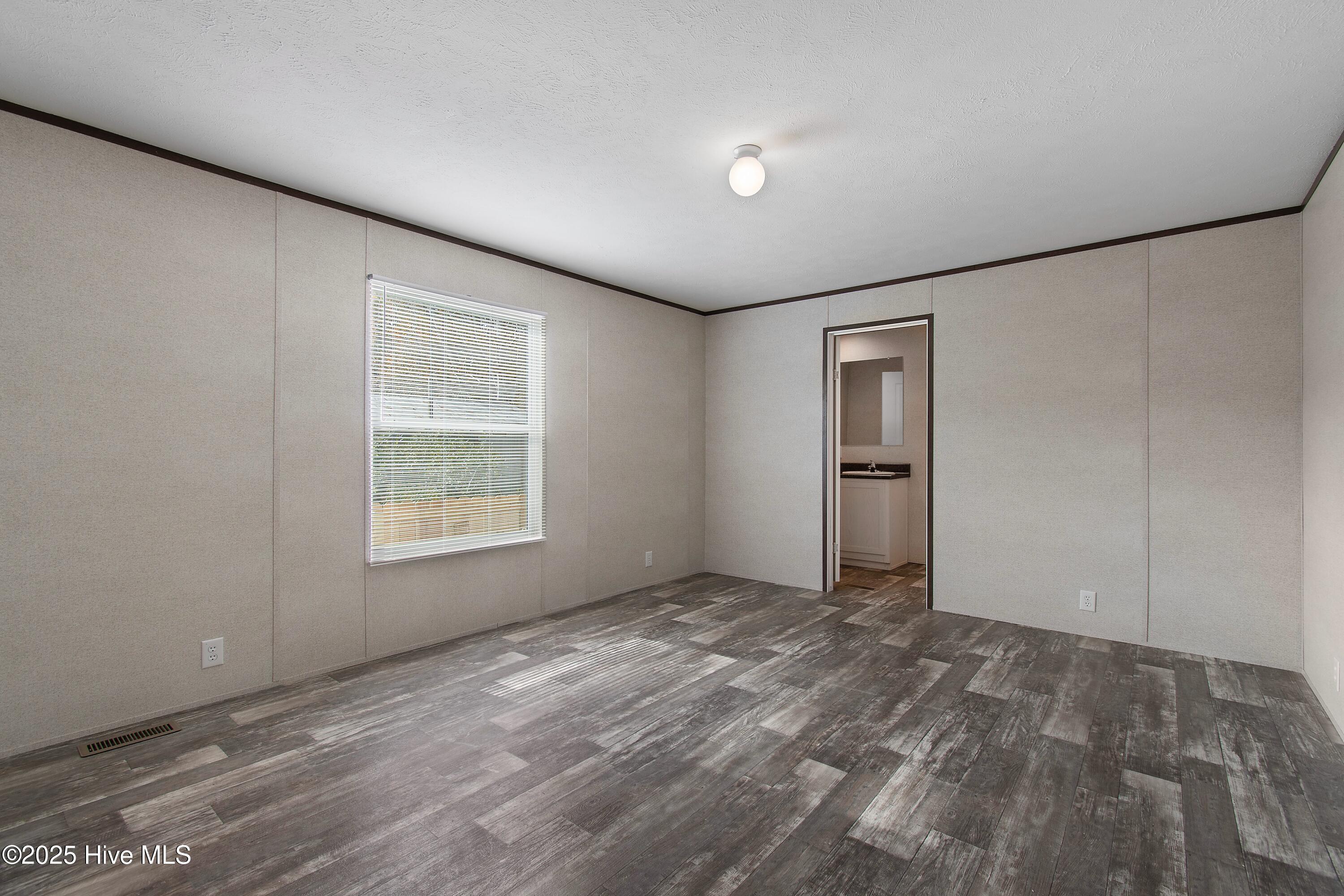 100542046 | Photo 16