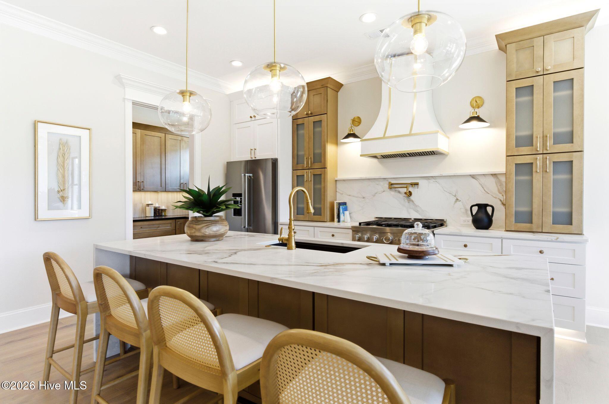 100570119 | Photo 24