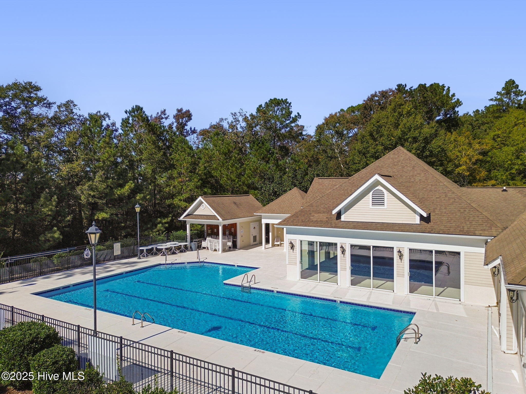 100538167 | Photo 45