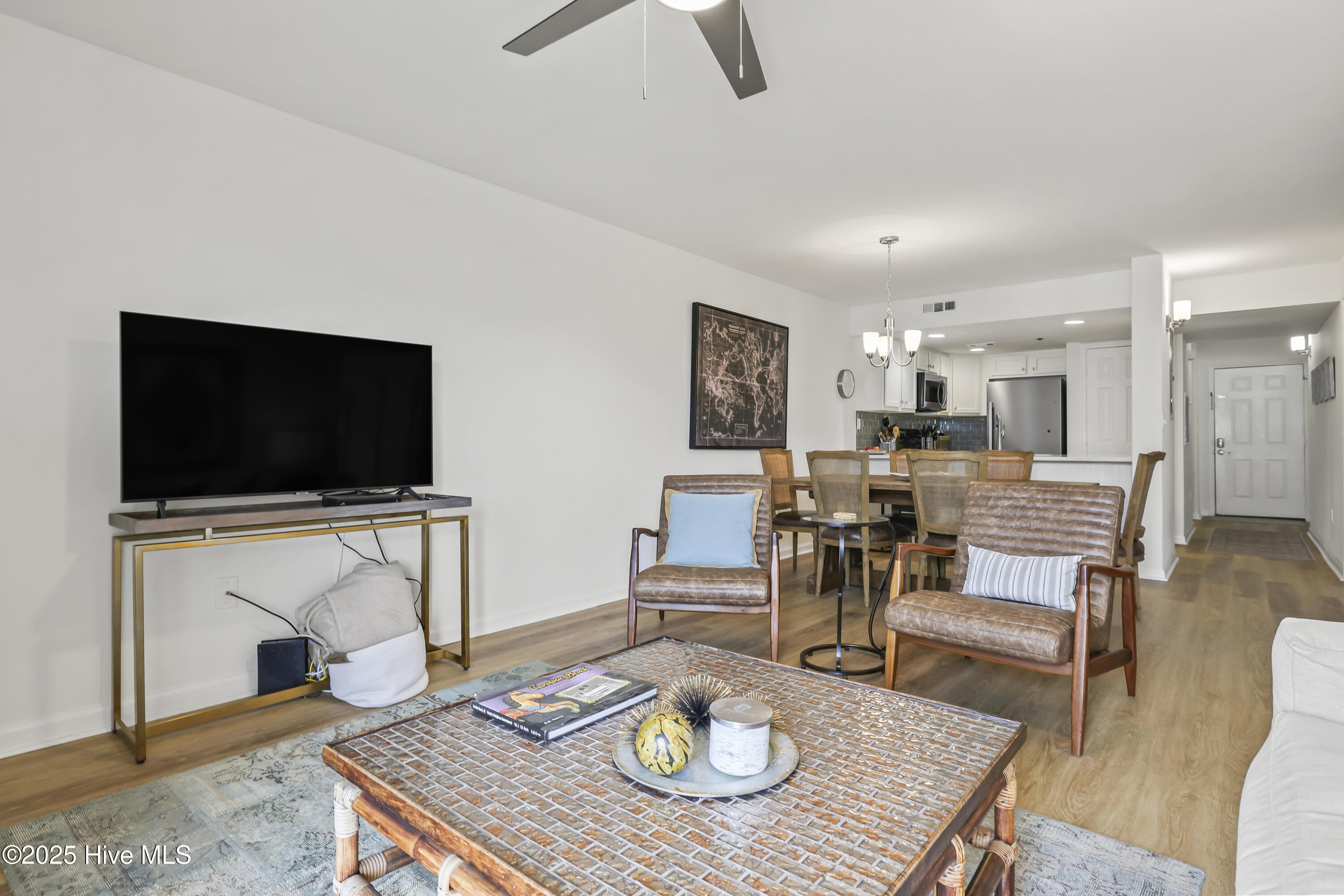 1518 S Lake Park Boulevard 2e, Carolina Beach, NC 28428 – photo 15: Photo Sep 15 2025, 14 23 29