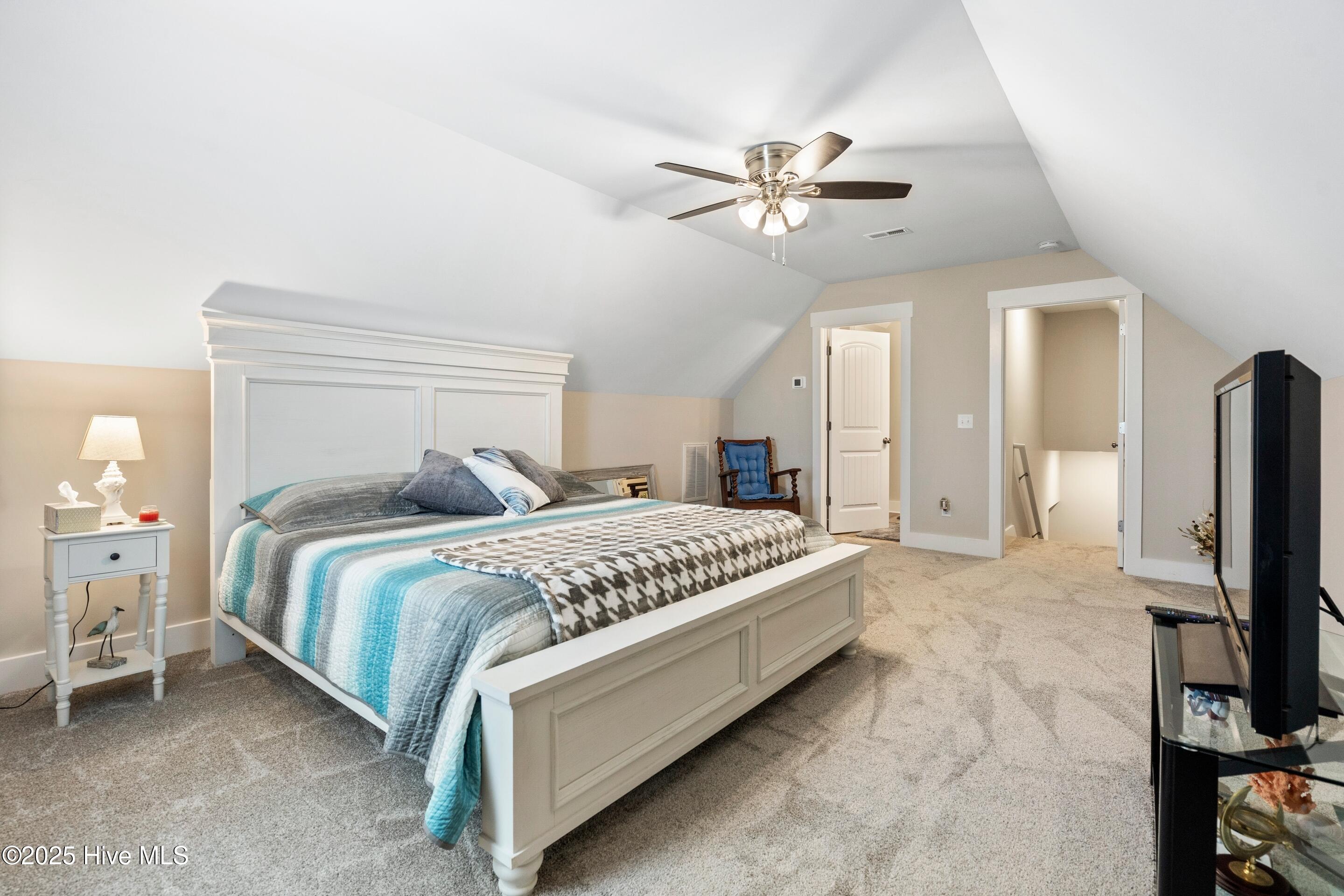 100538815 | Photo 11