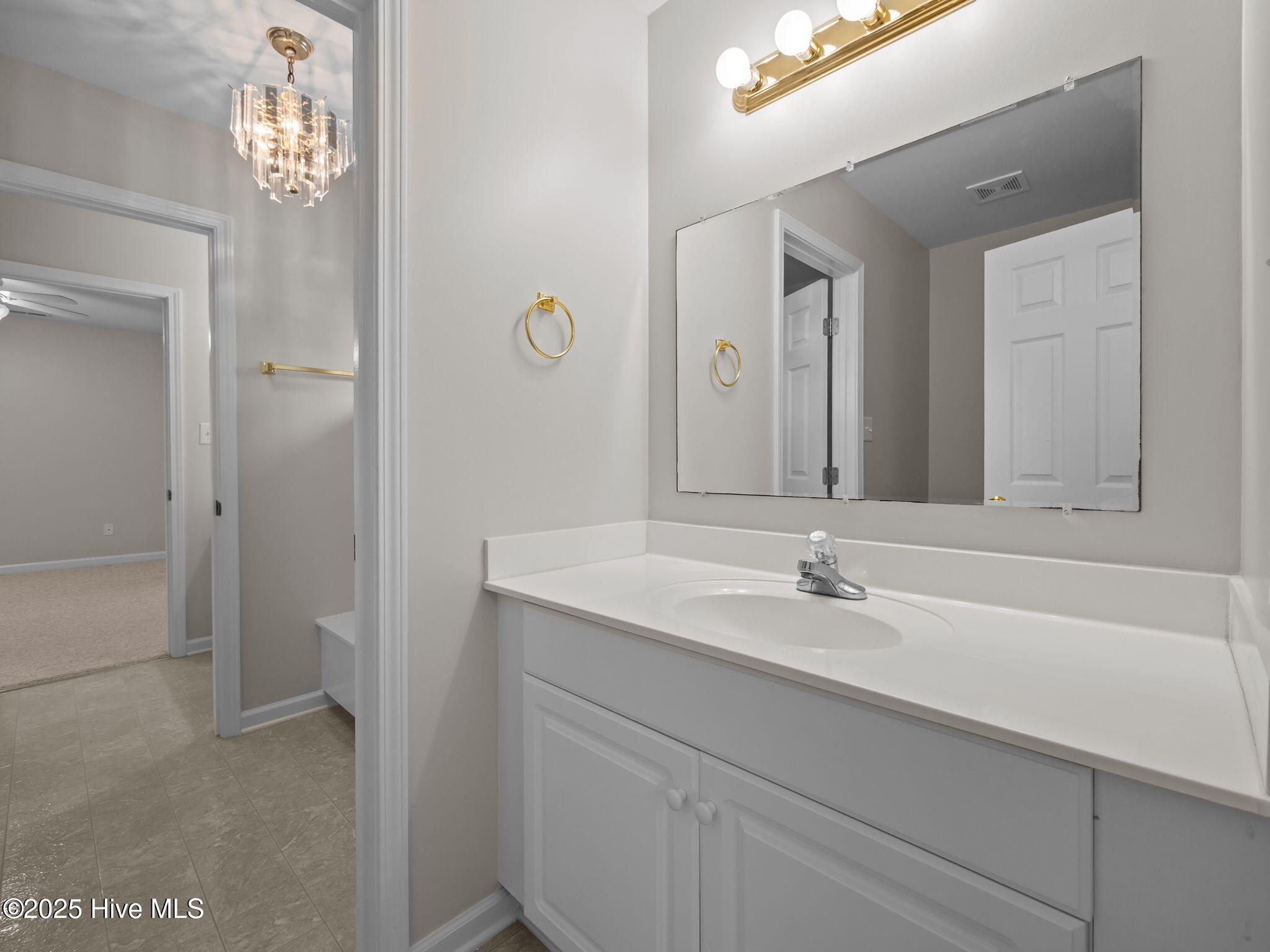 100536740 | Photo 26