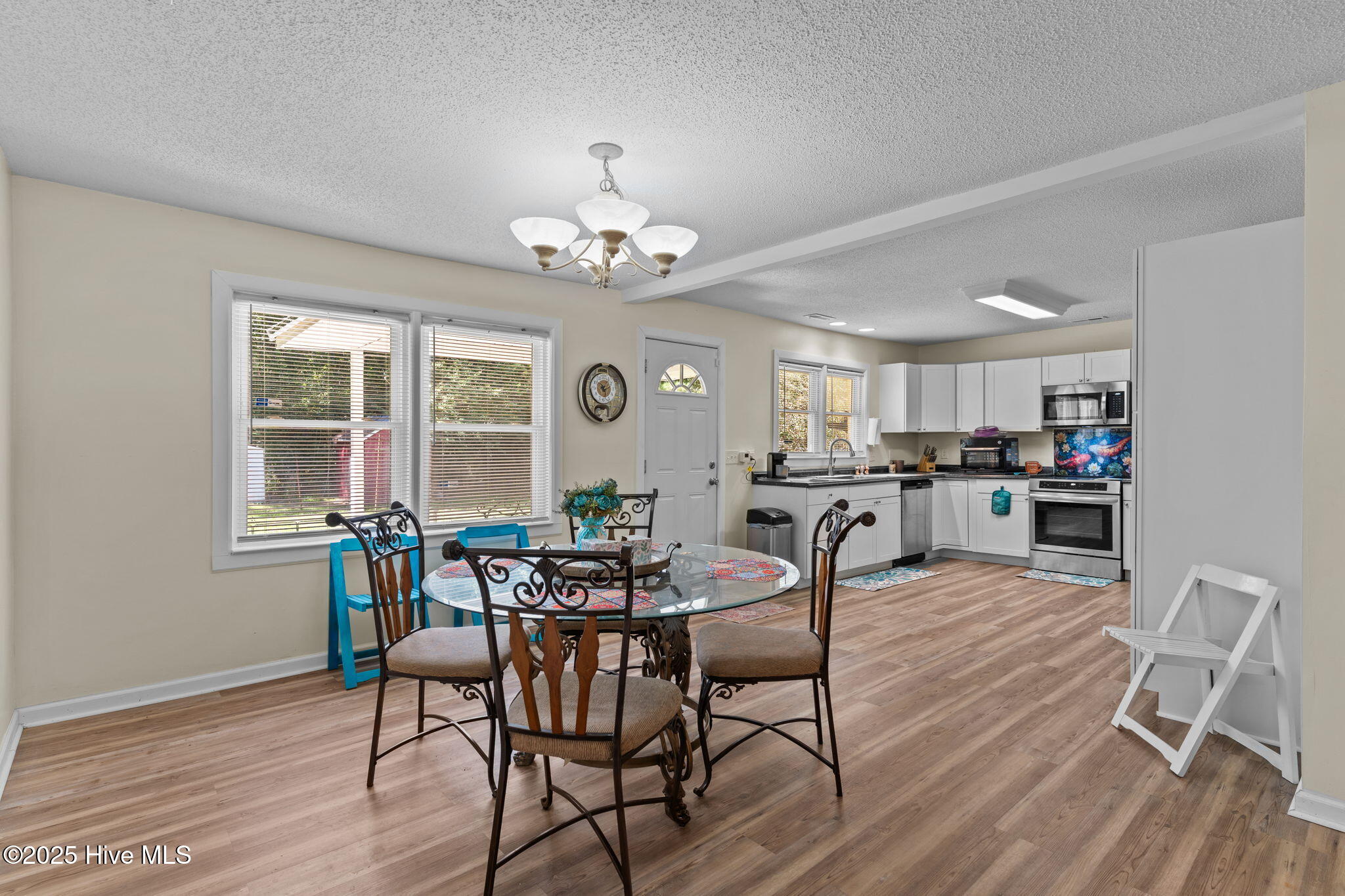 100530137 | Photo 15