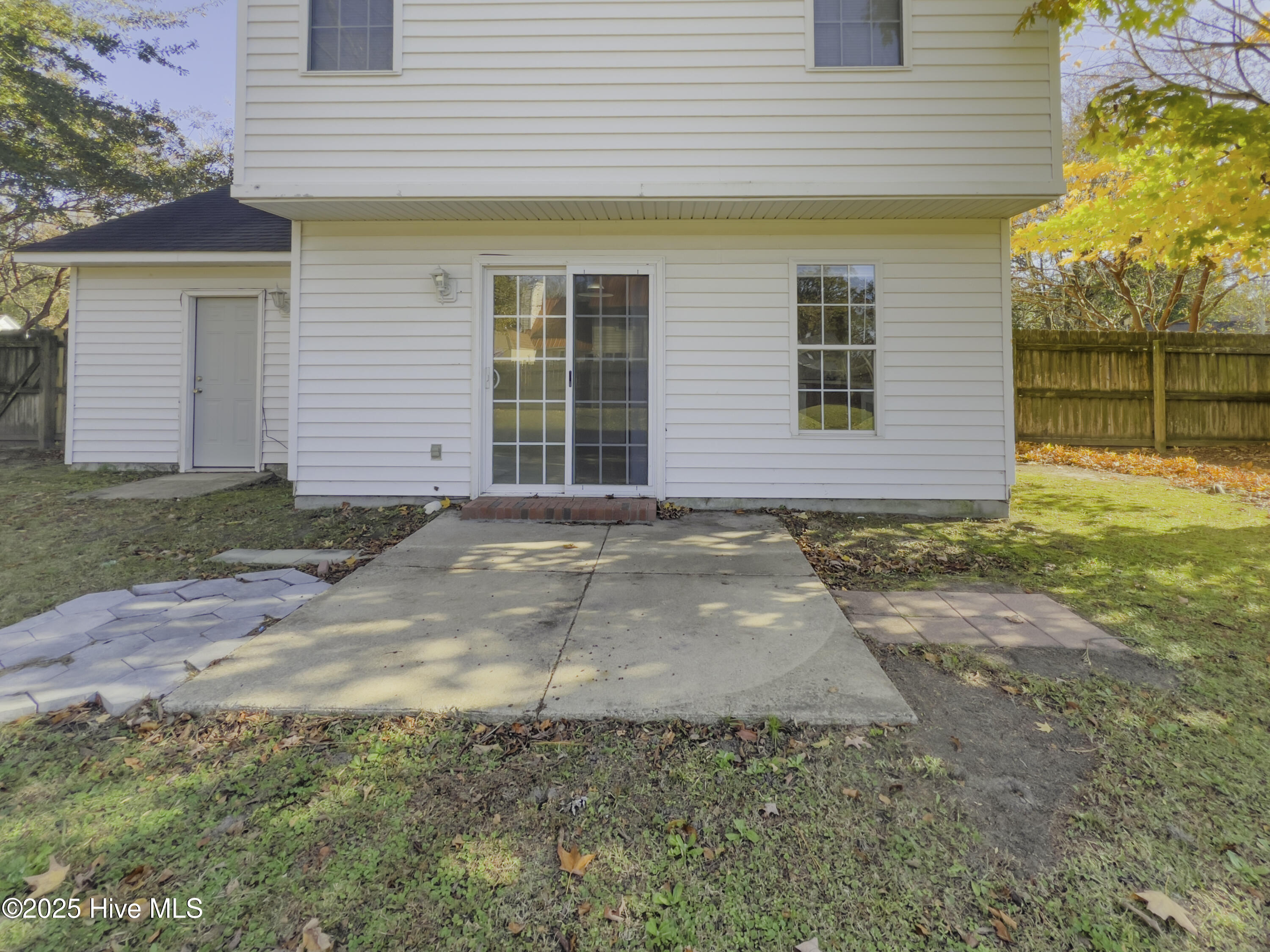 100536180 | Photo 32