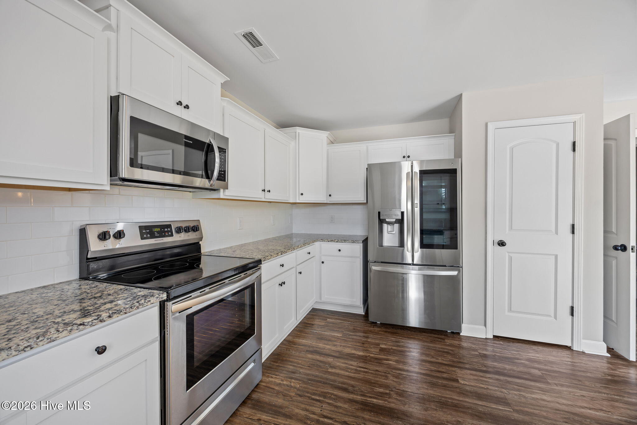 100559276 | Photo 11