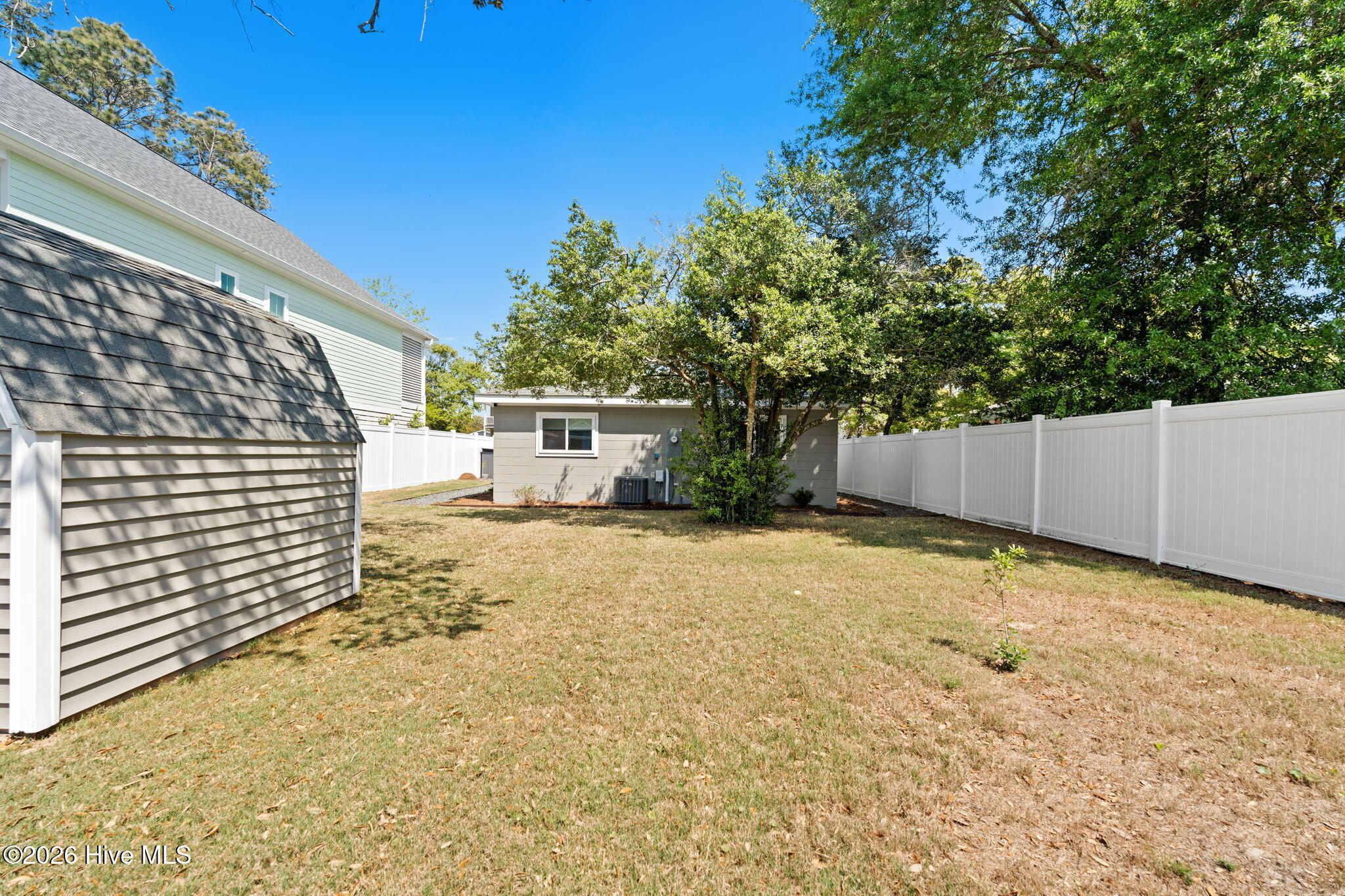 100568132 | Photo 32