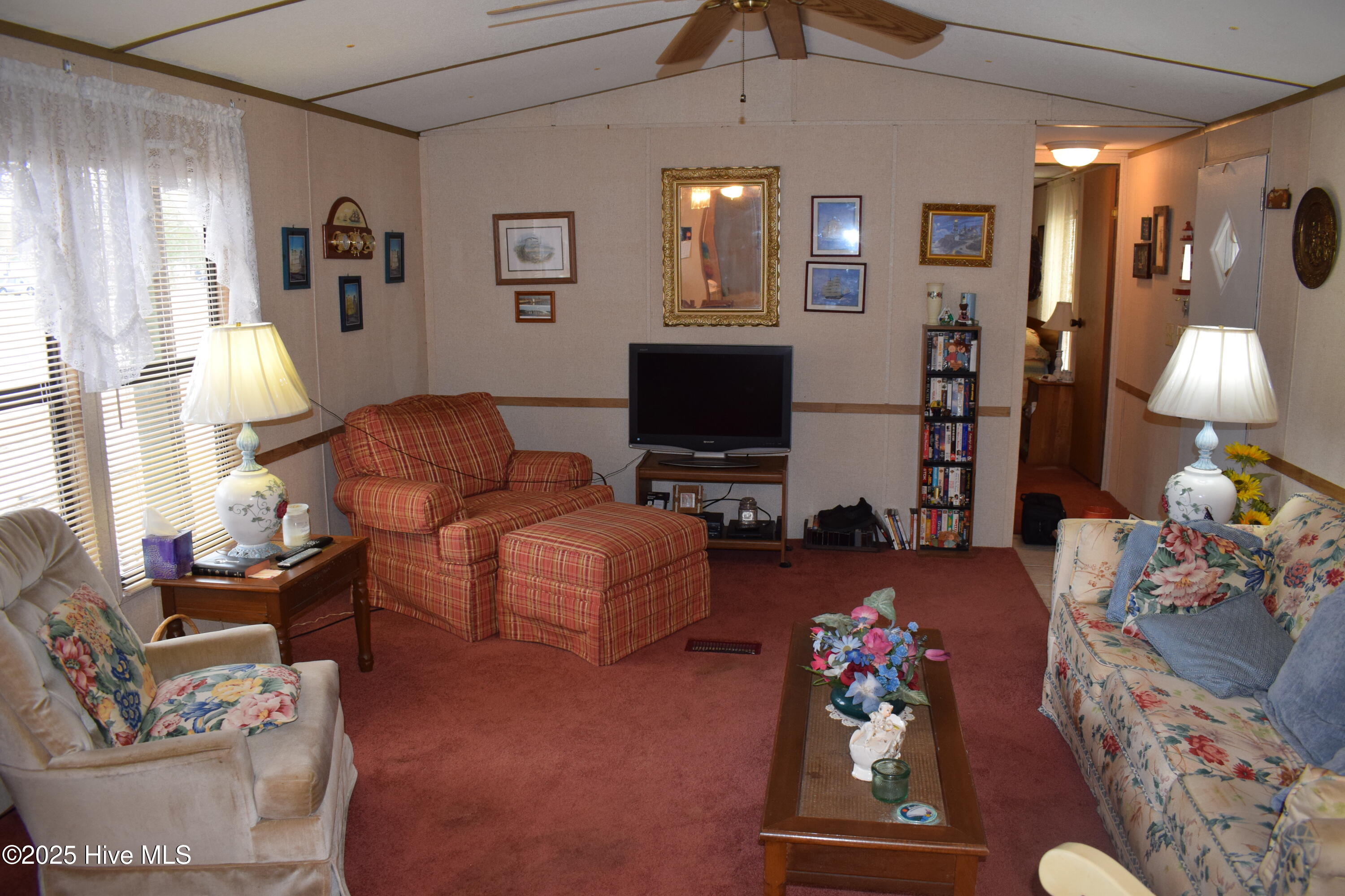 100560485 | Photo 14