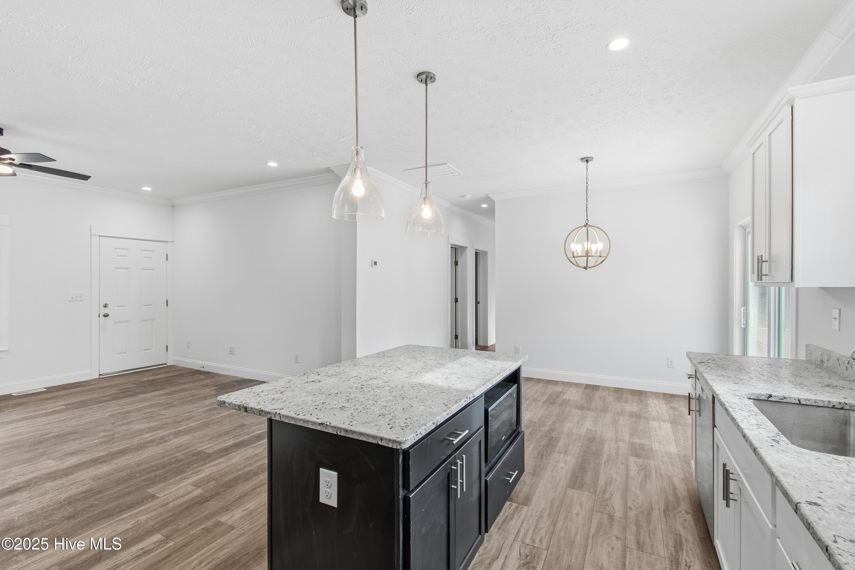 100544573 | Photo 11