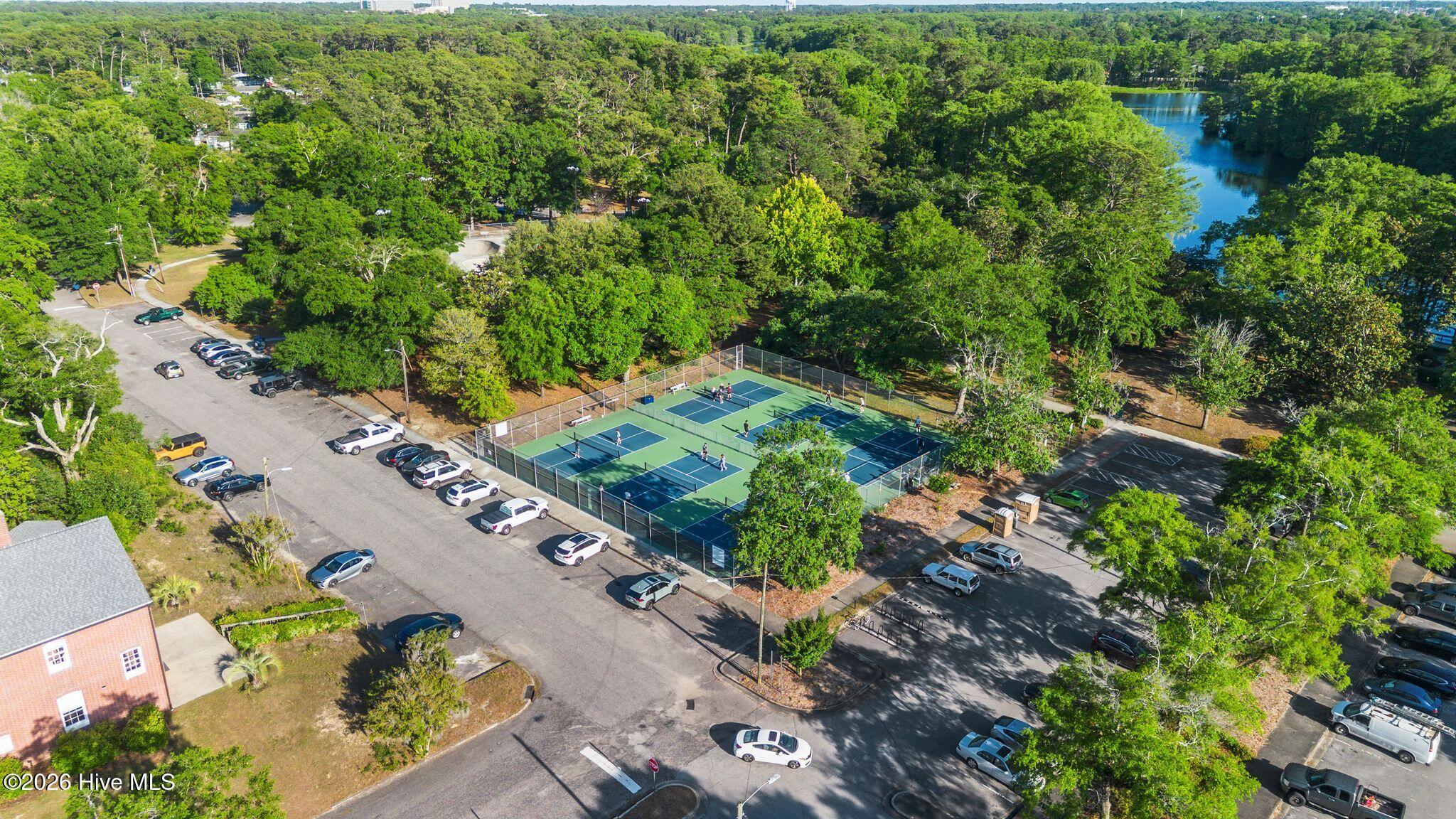 100570327 | Photo 78