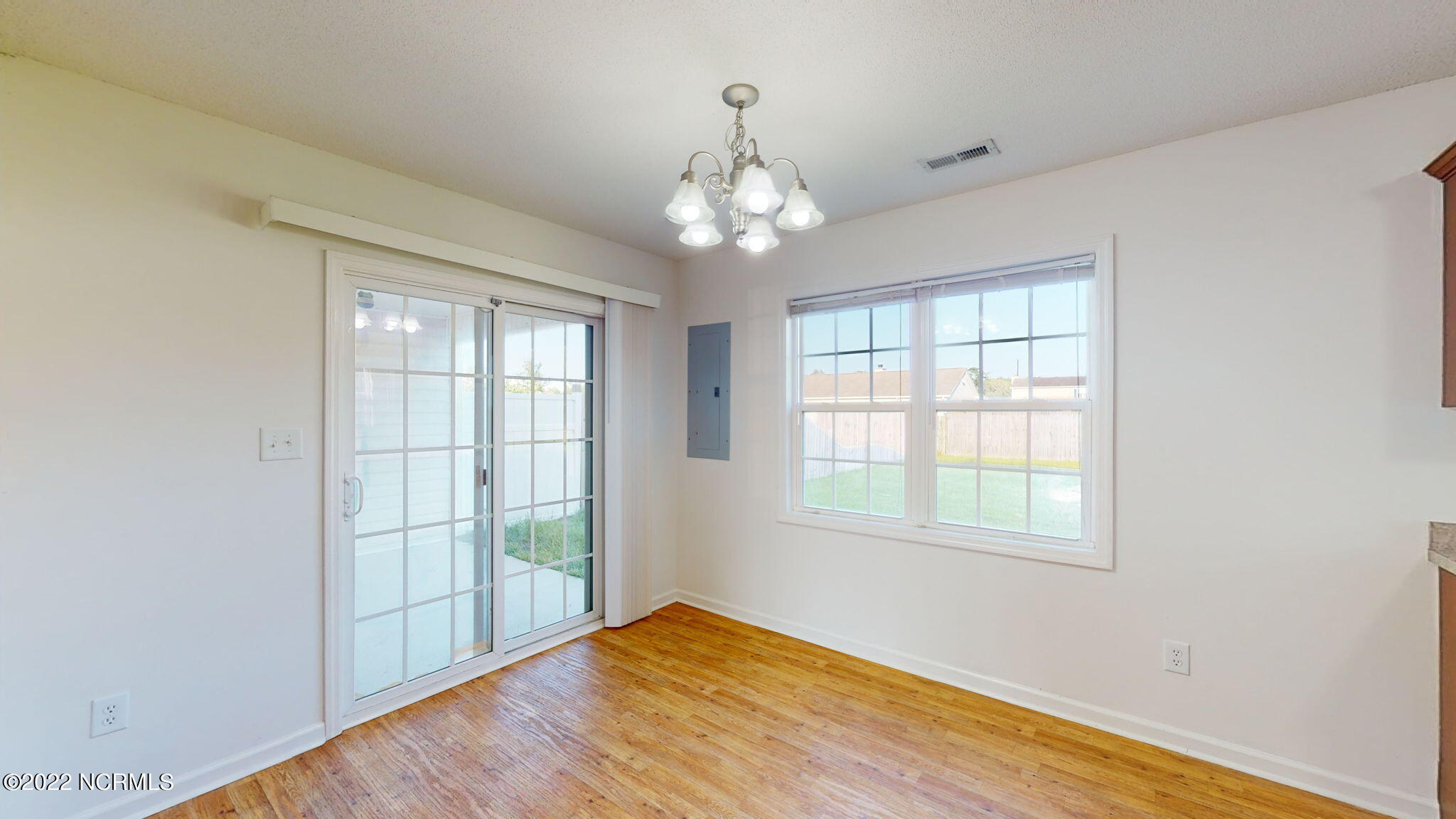 100557503 | Photo 14