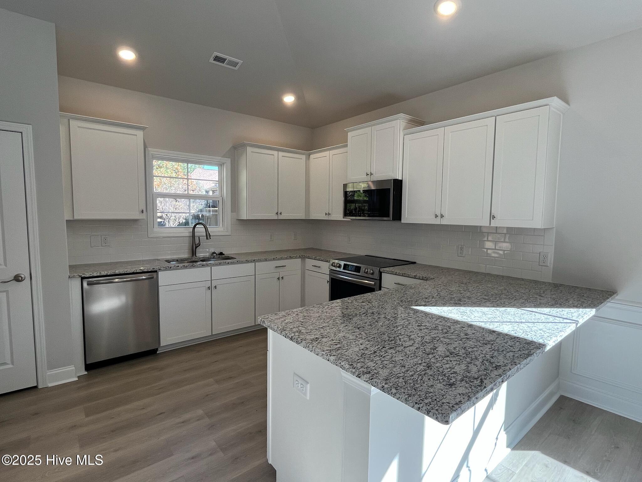 100420761 | Photo 14