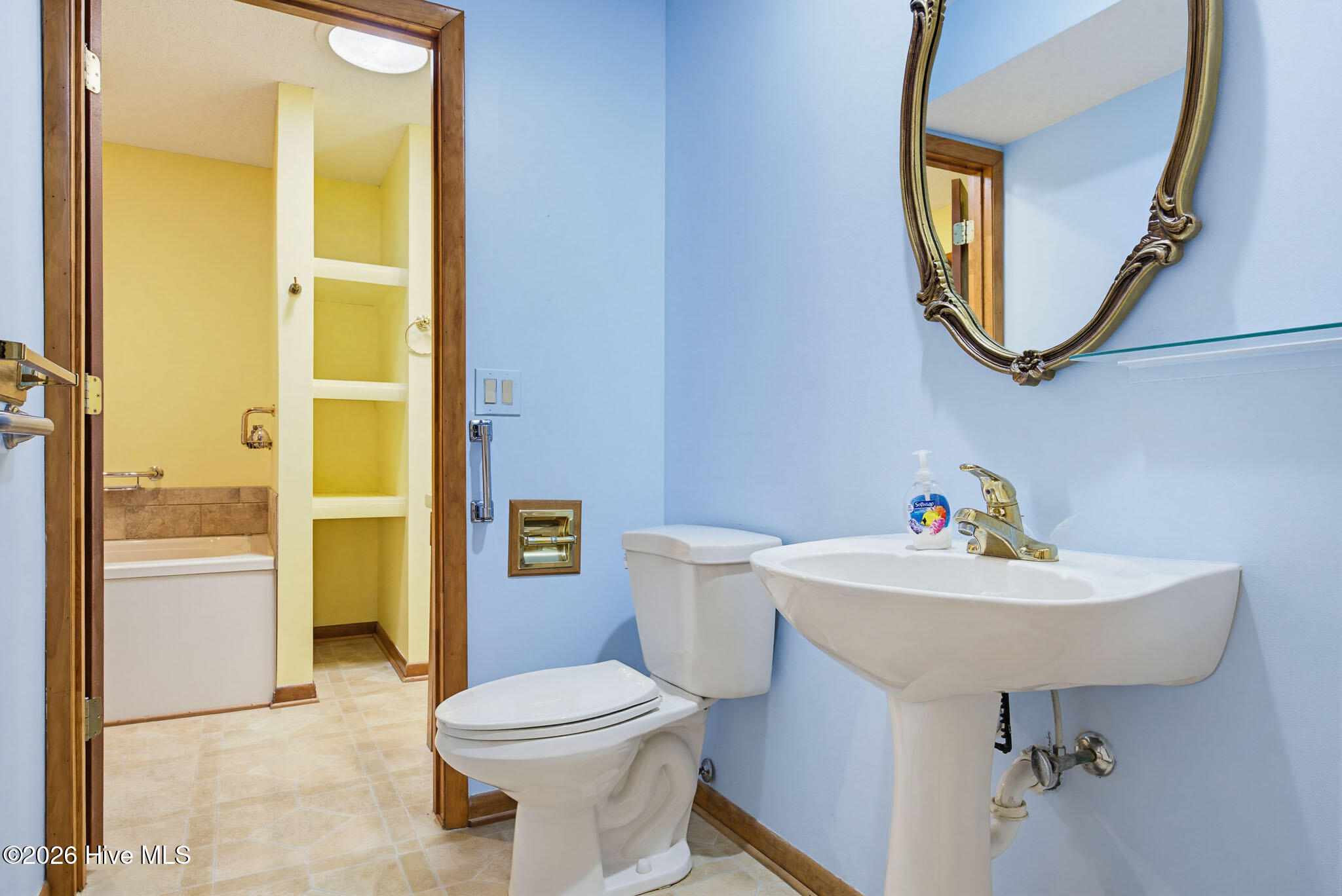 100568983 | Photo 46