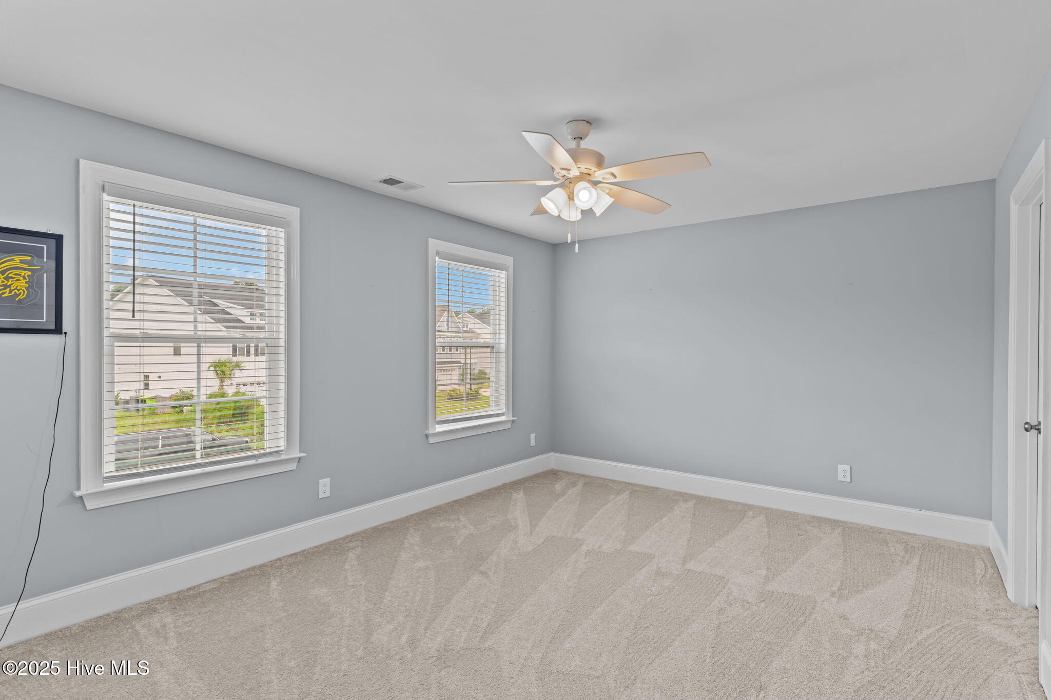 100525303 | Photo 46