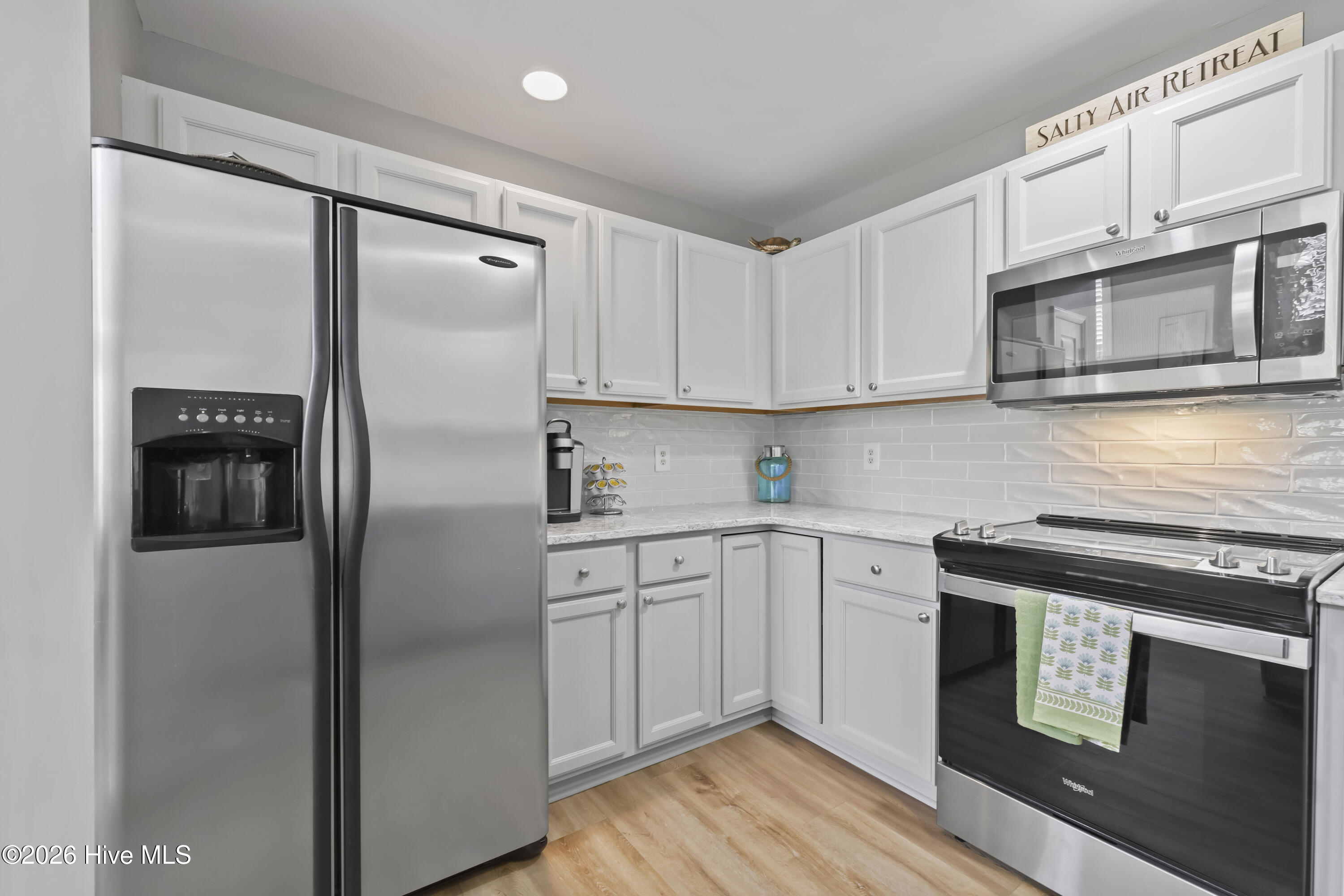 100547301 | Photo 14