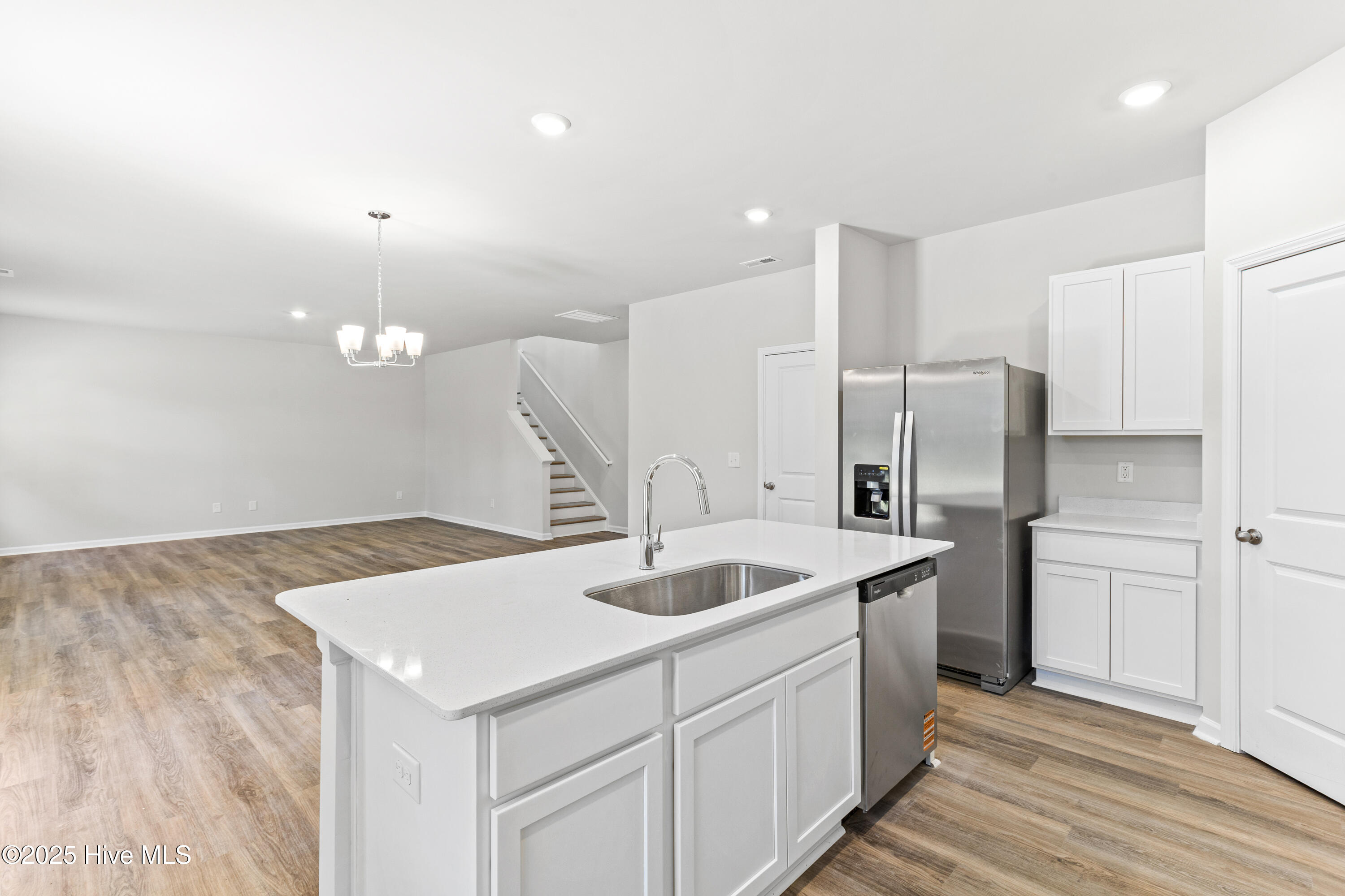 100515101 | Photo 10