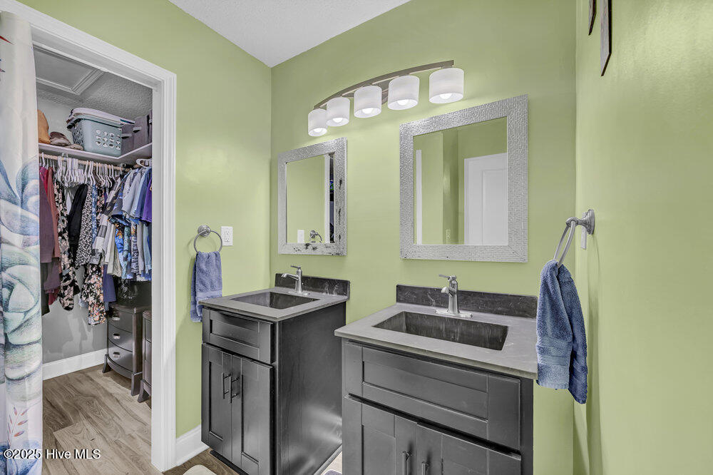 100537257 | Photo 15