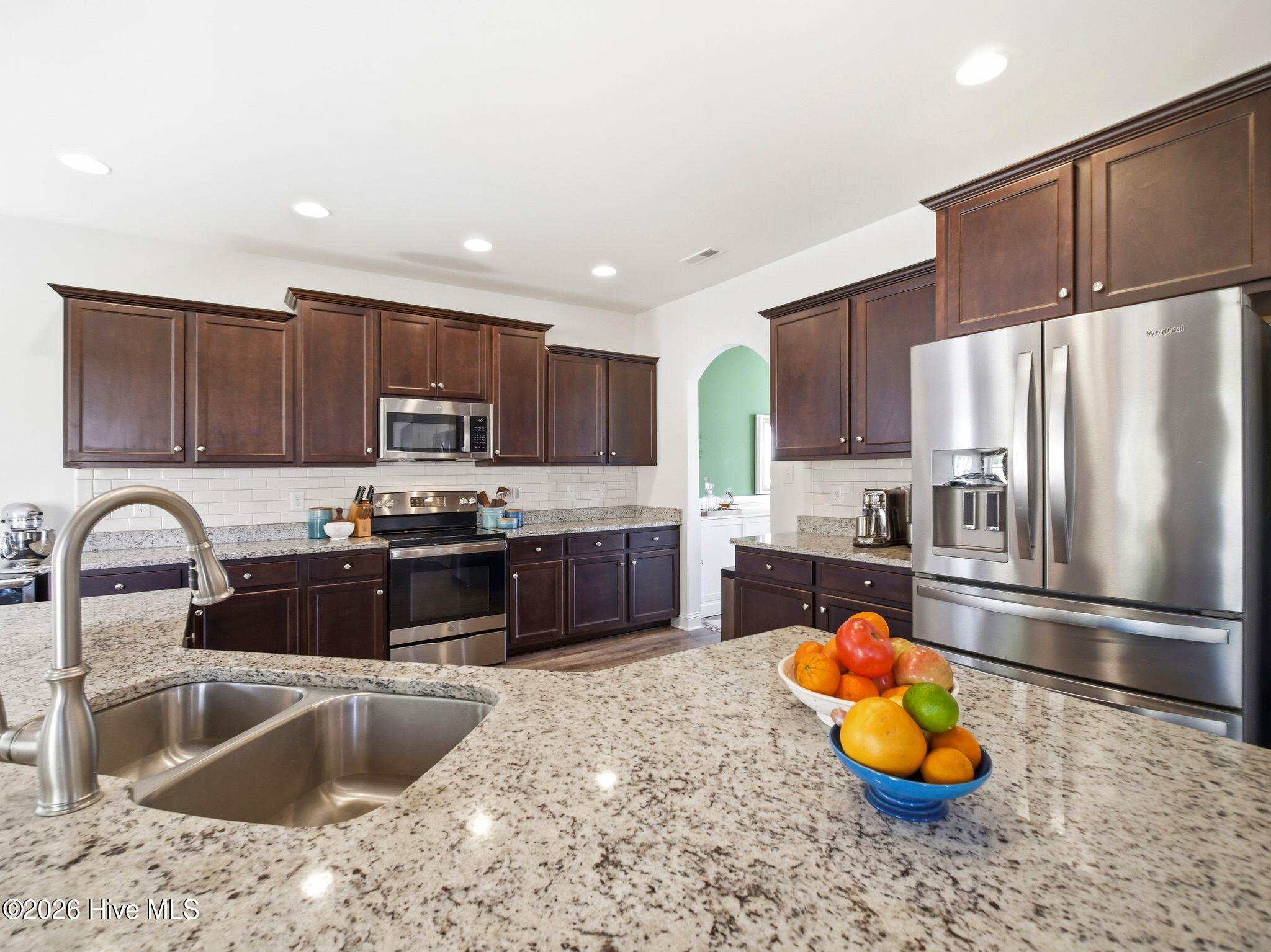 100569153 | Photo 27