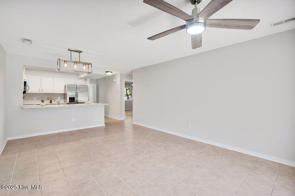 100540230 | Photo 12