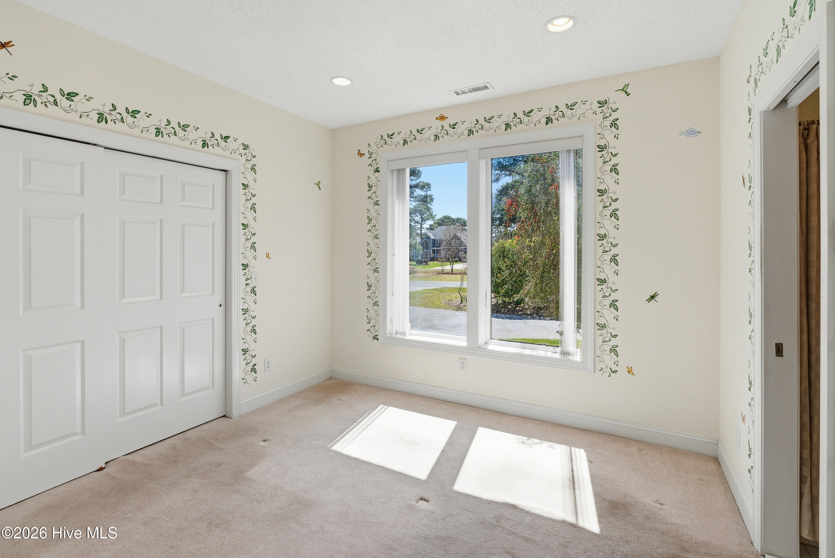 100564038 | Photo 35