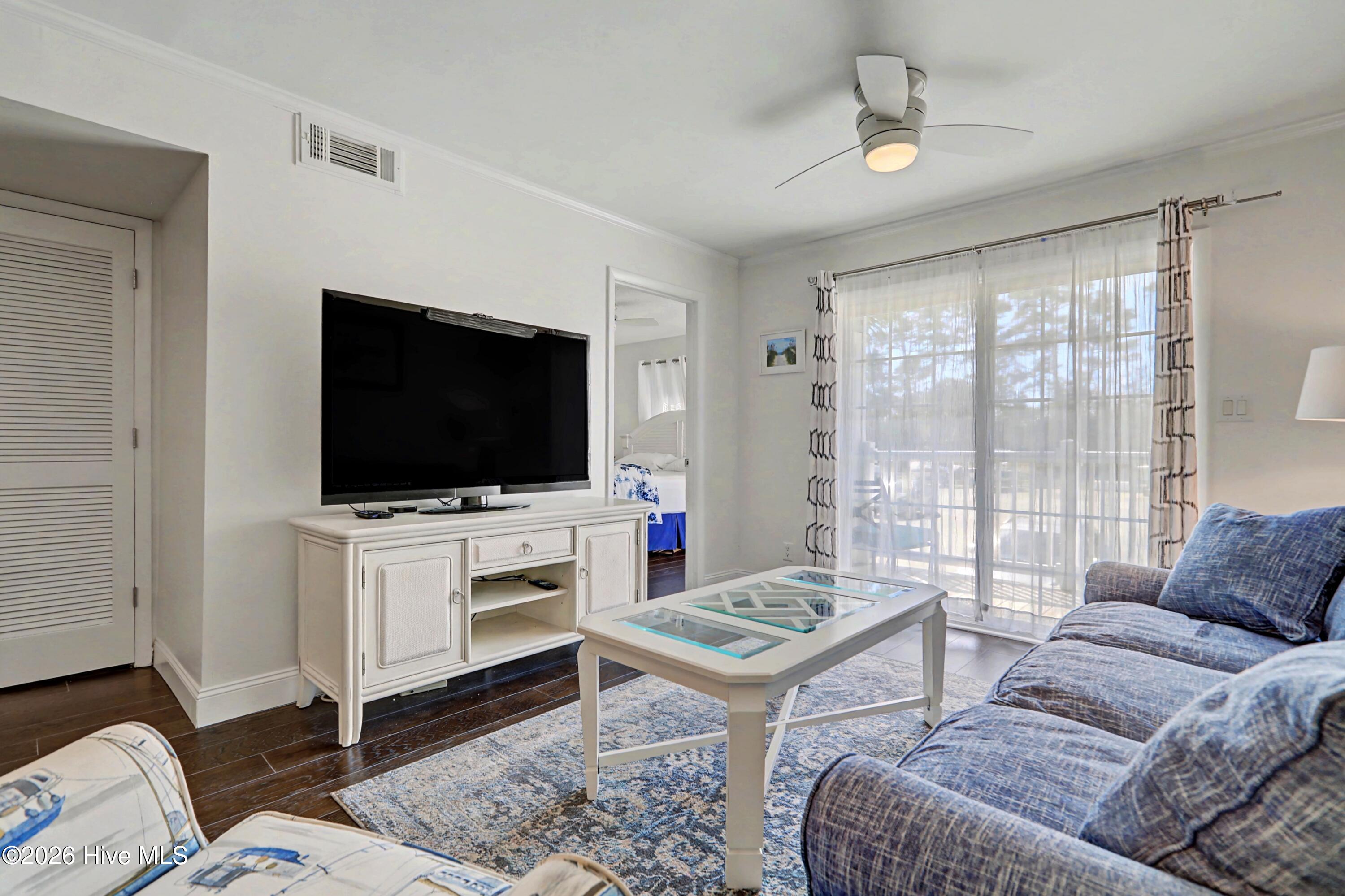 100561777 | Photo 10