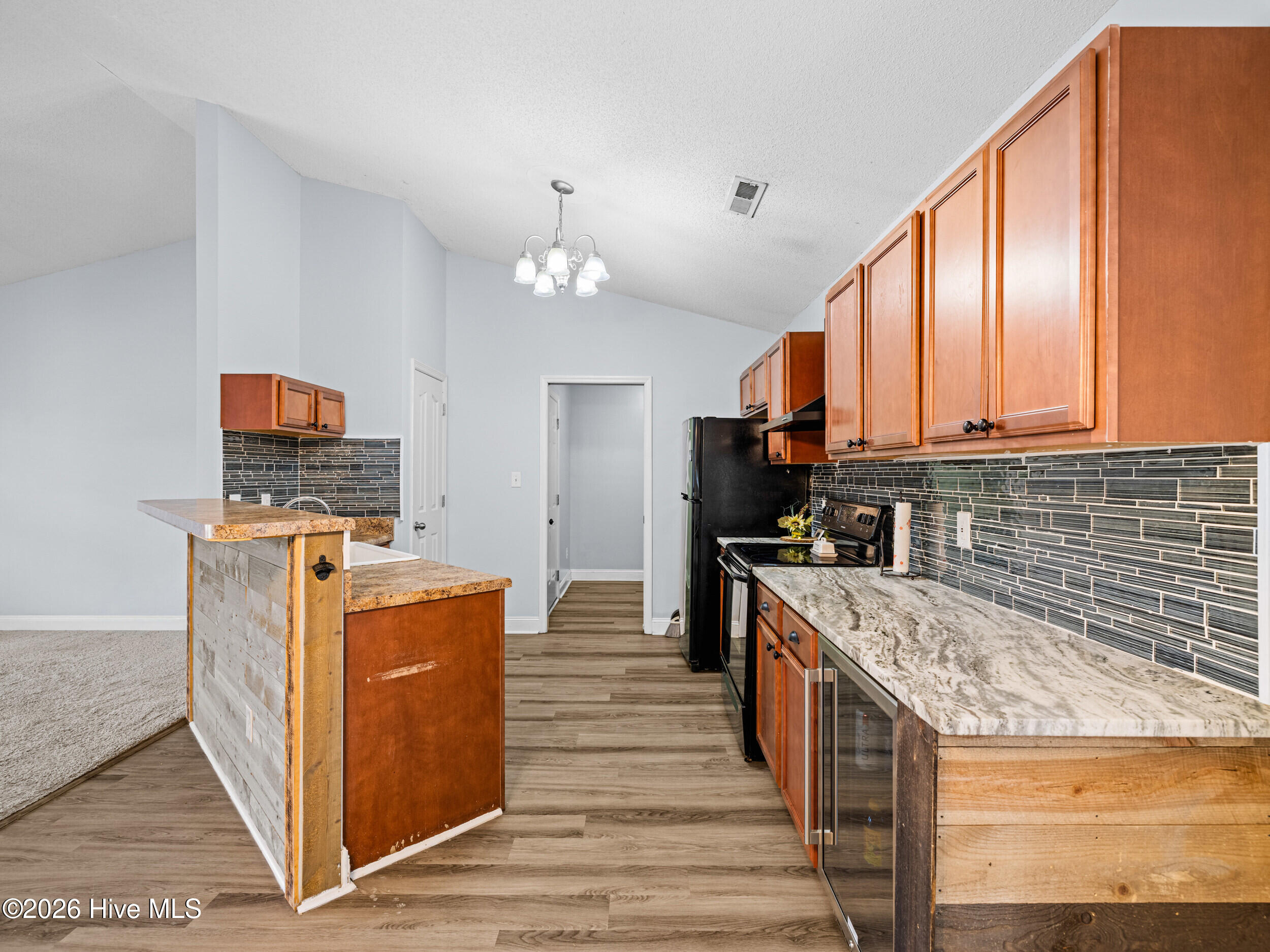 100565306 | Photo 12