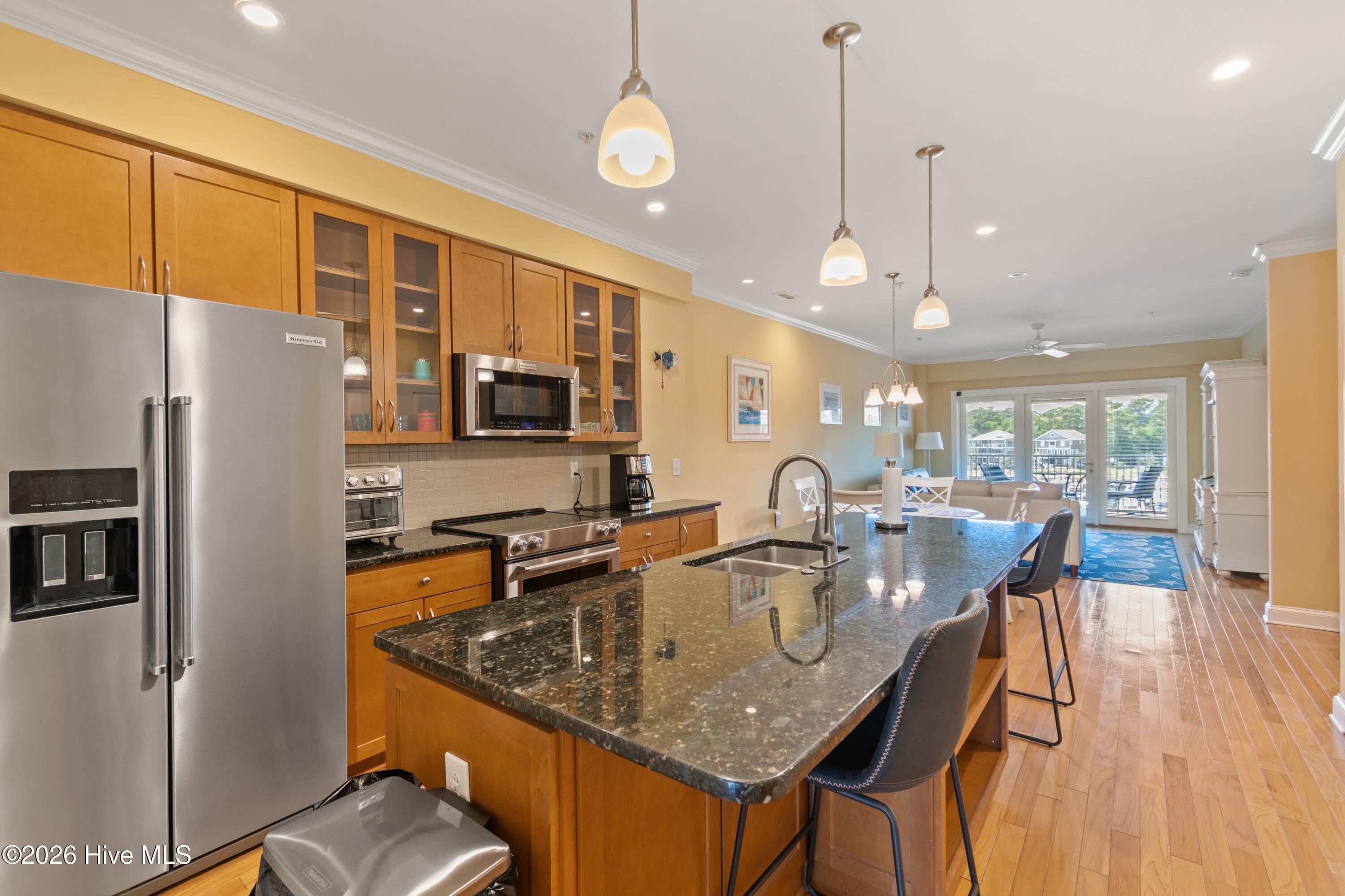 100566175 | Photo 12