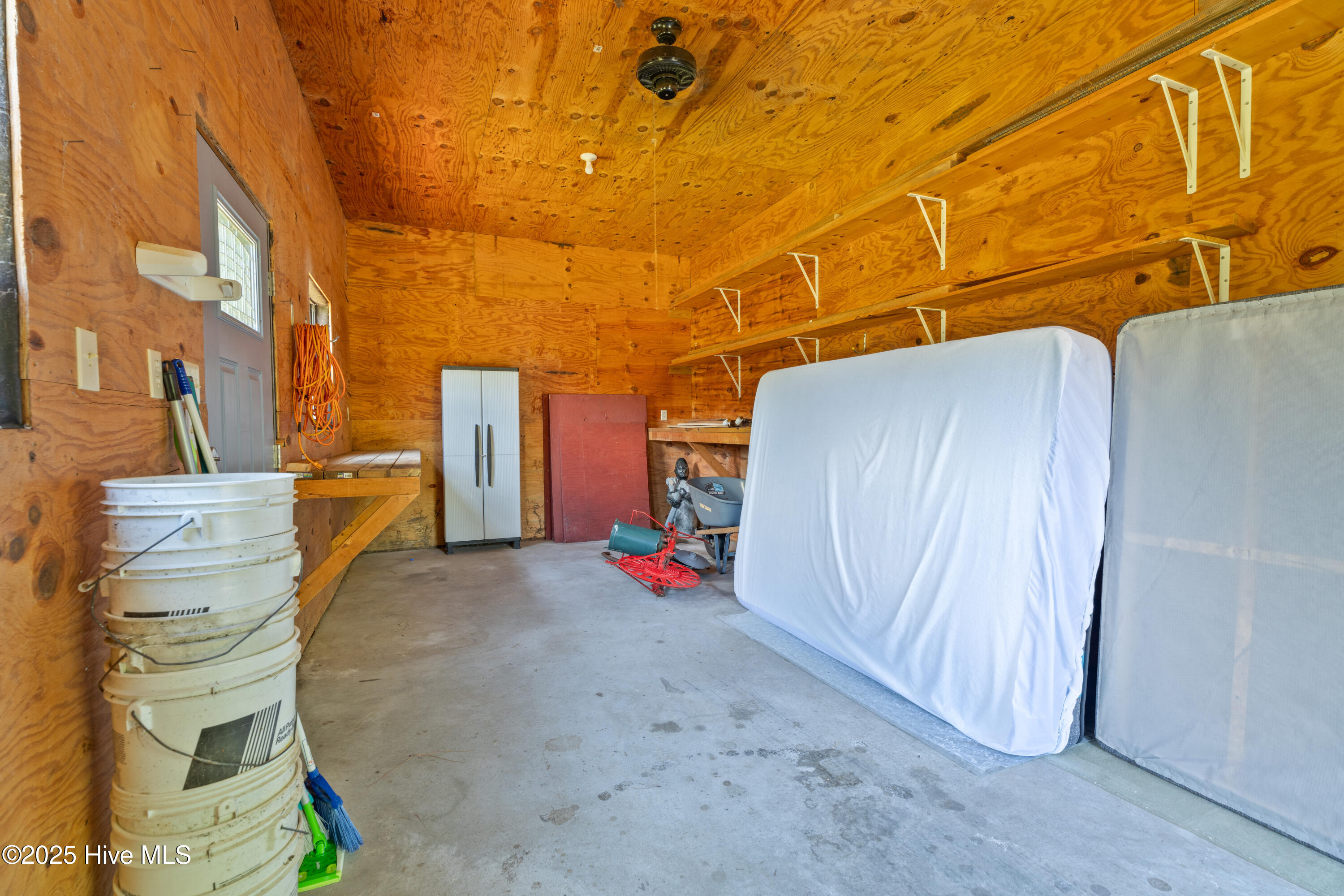 100543560 | Photo 28