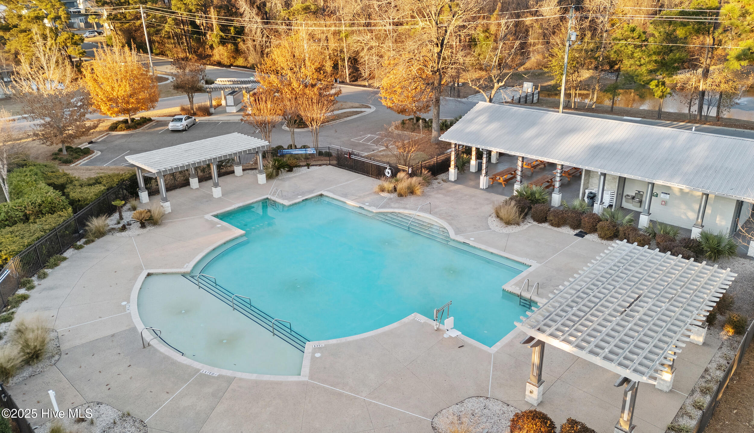 100545820 | Photo 45