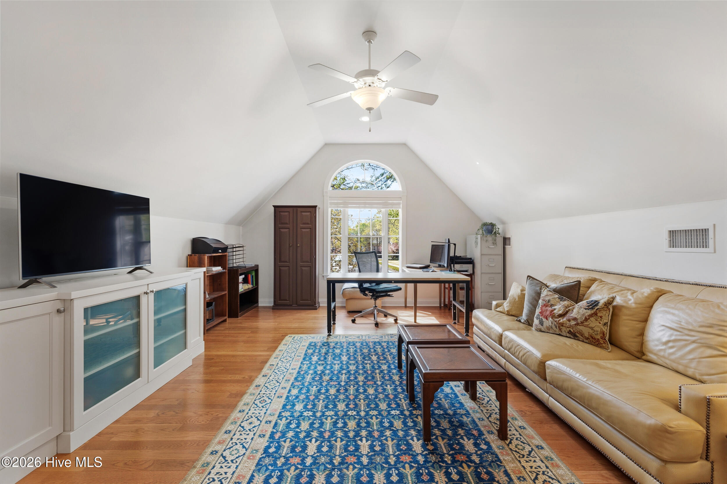 100564040 | Photo 34