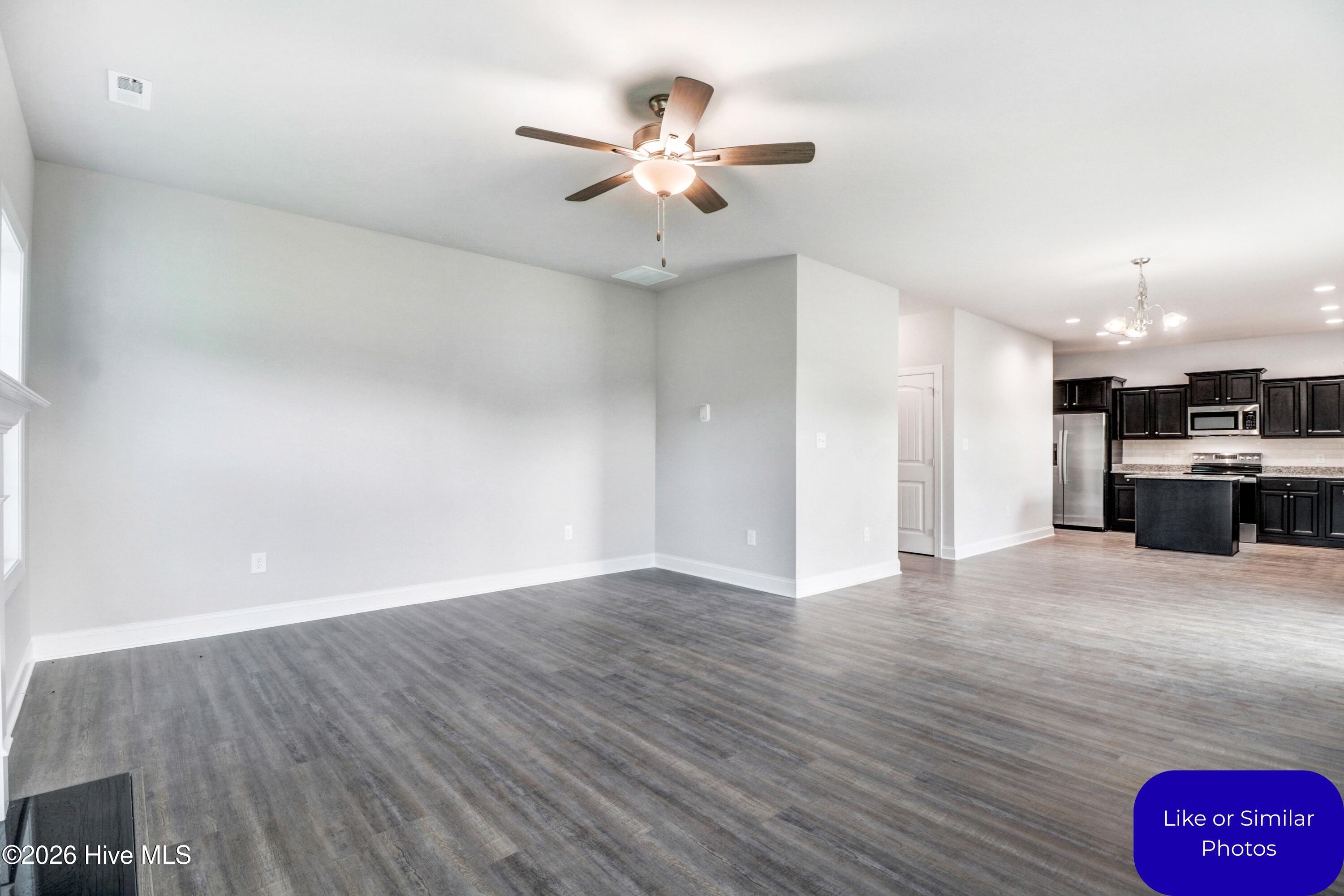 100570215 | Photo 13