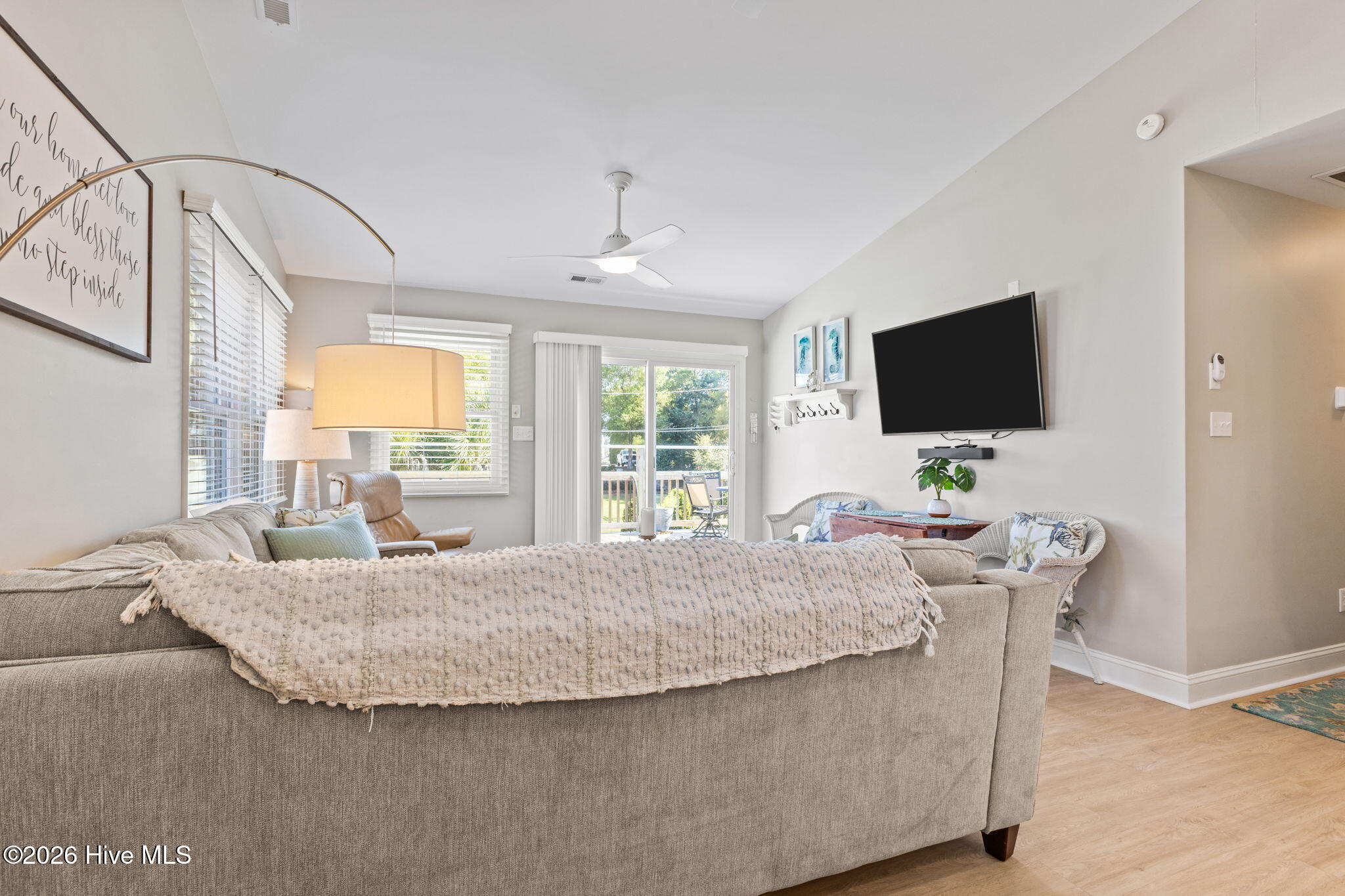 100568584 | Photo 17