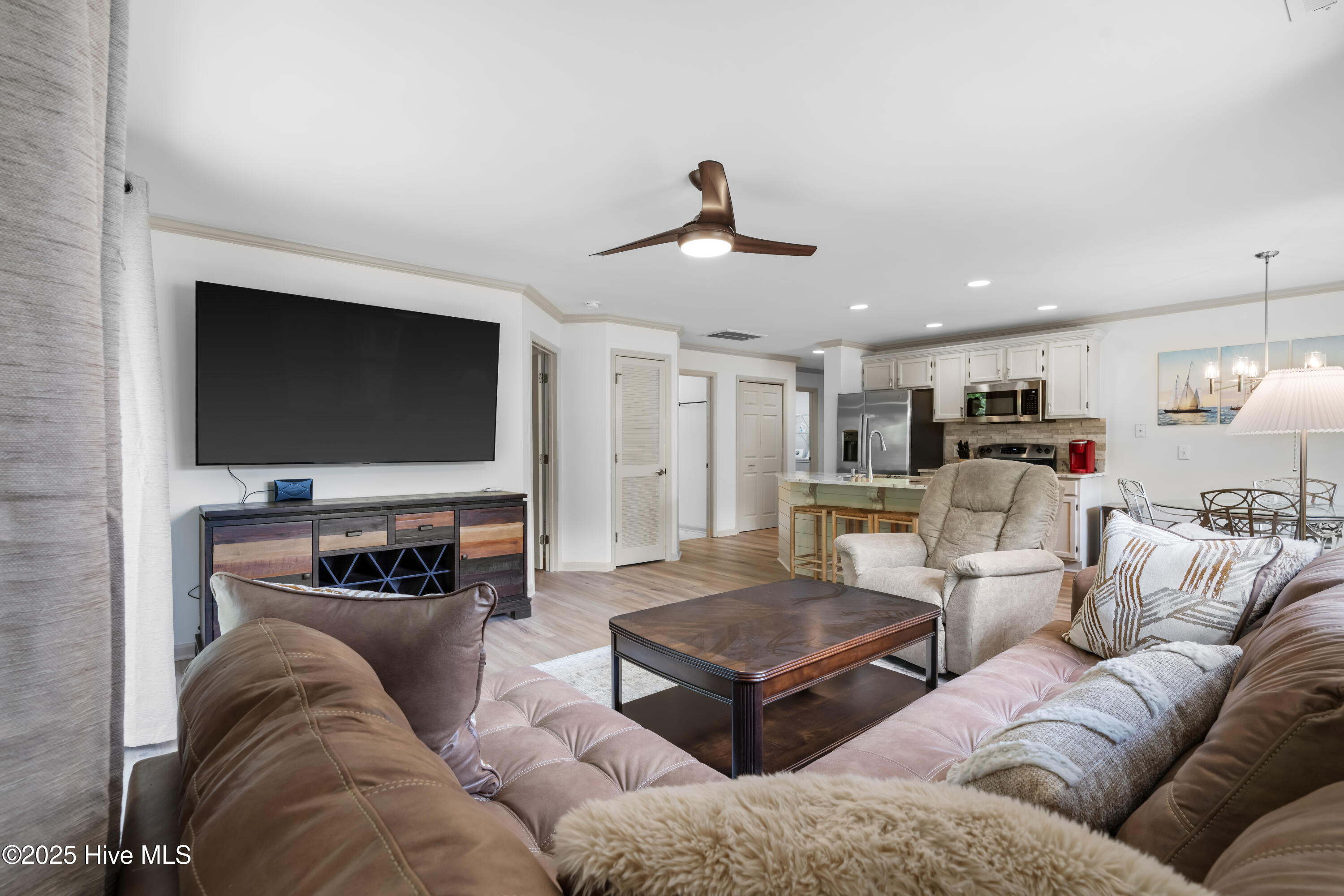 100551336 | Photo 14