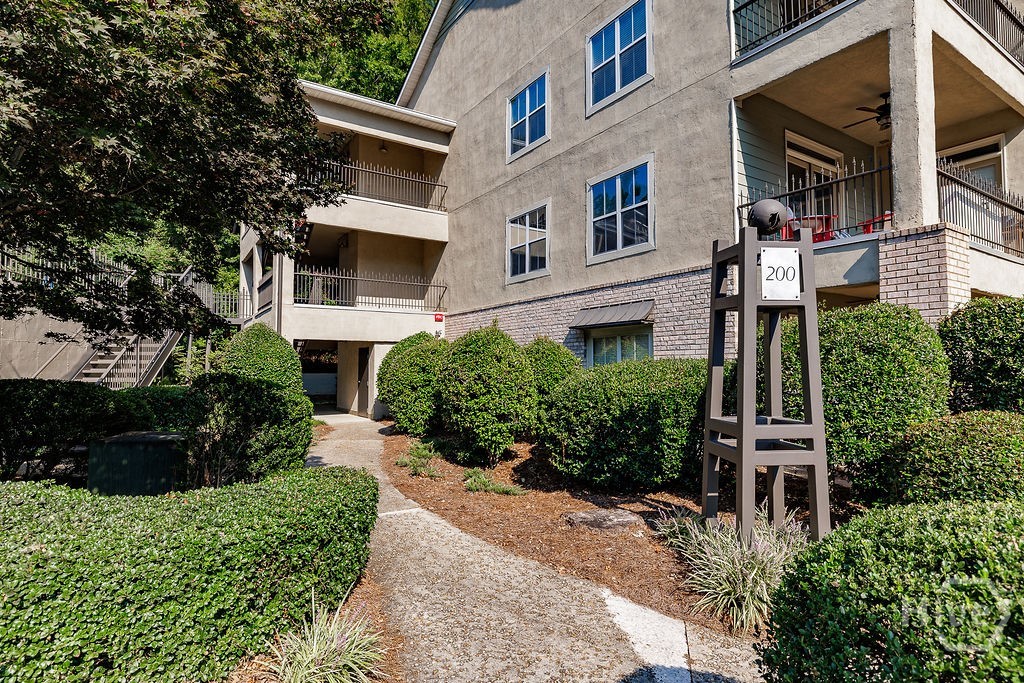 125 Woodlake Drive 207