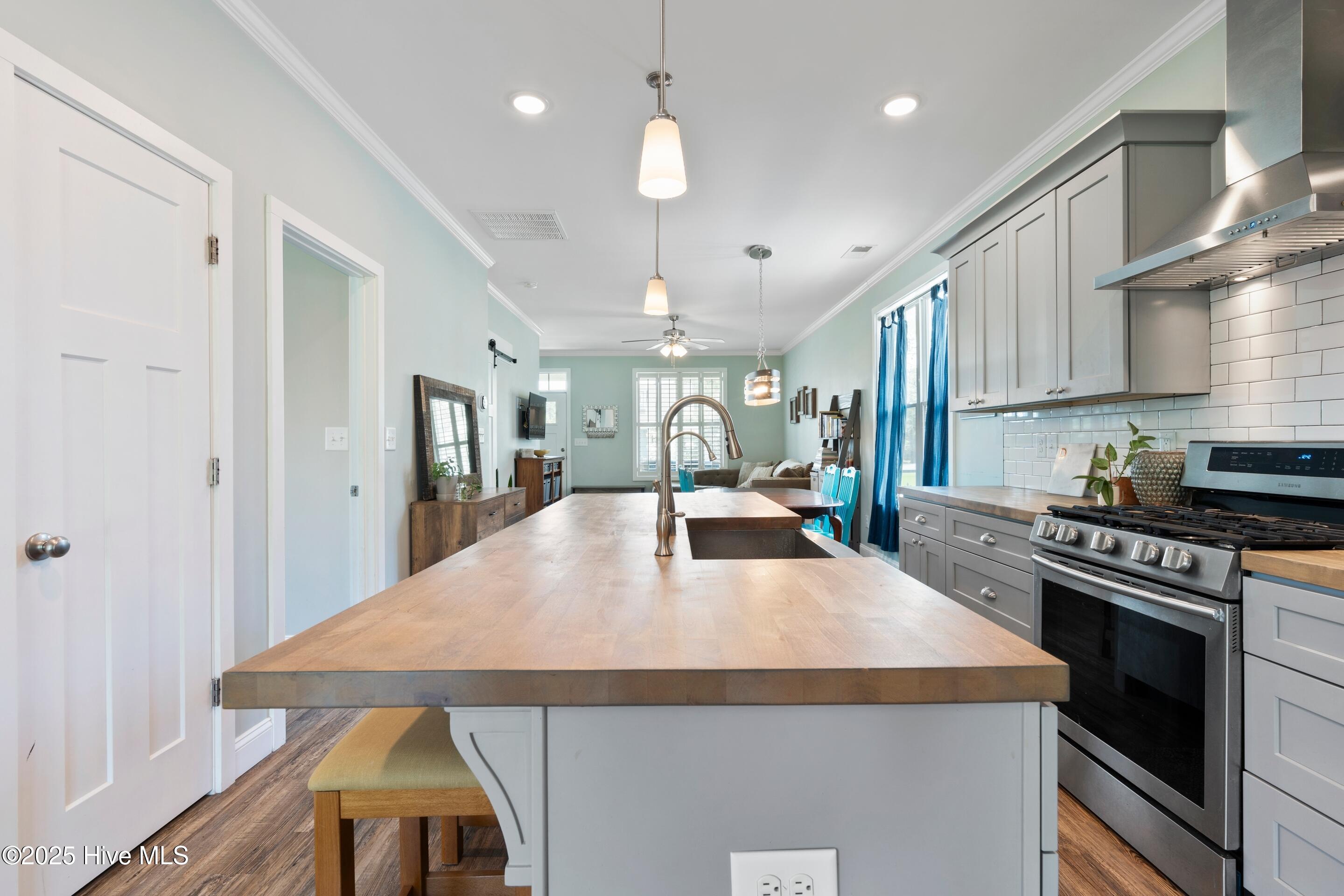 100567642 | Photo 12