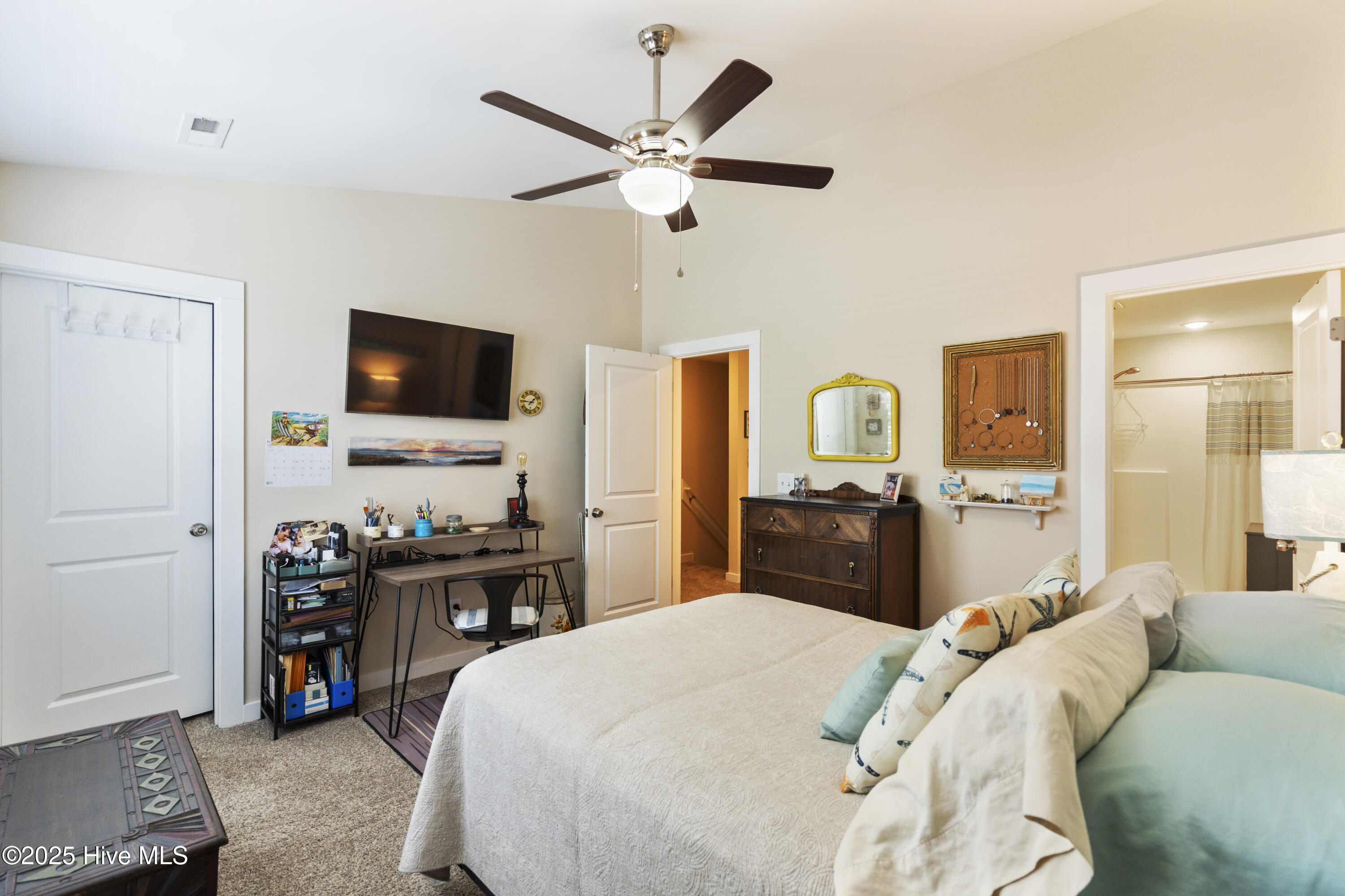 100505761 | Photo 44