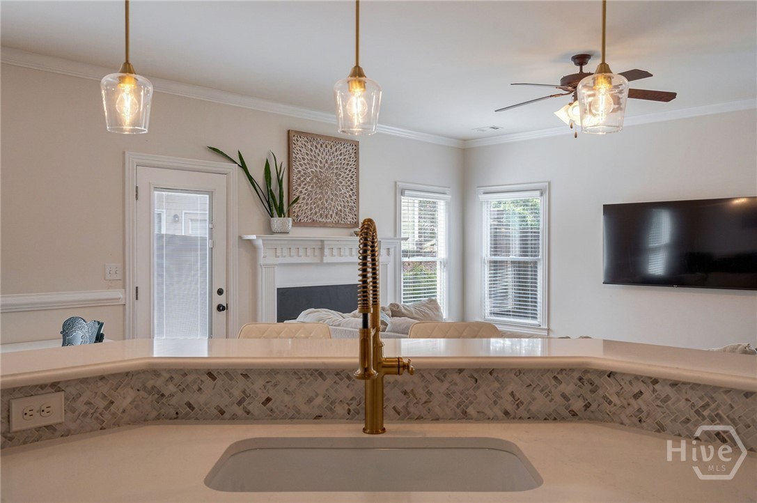 Kitchen - The bright and open breakfast room area