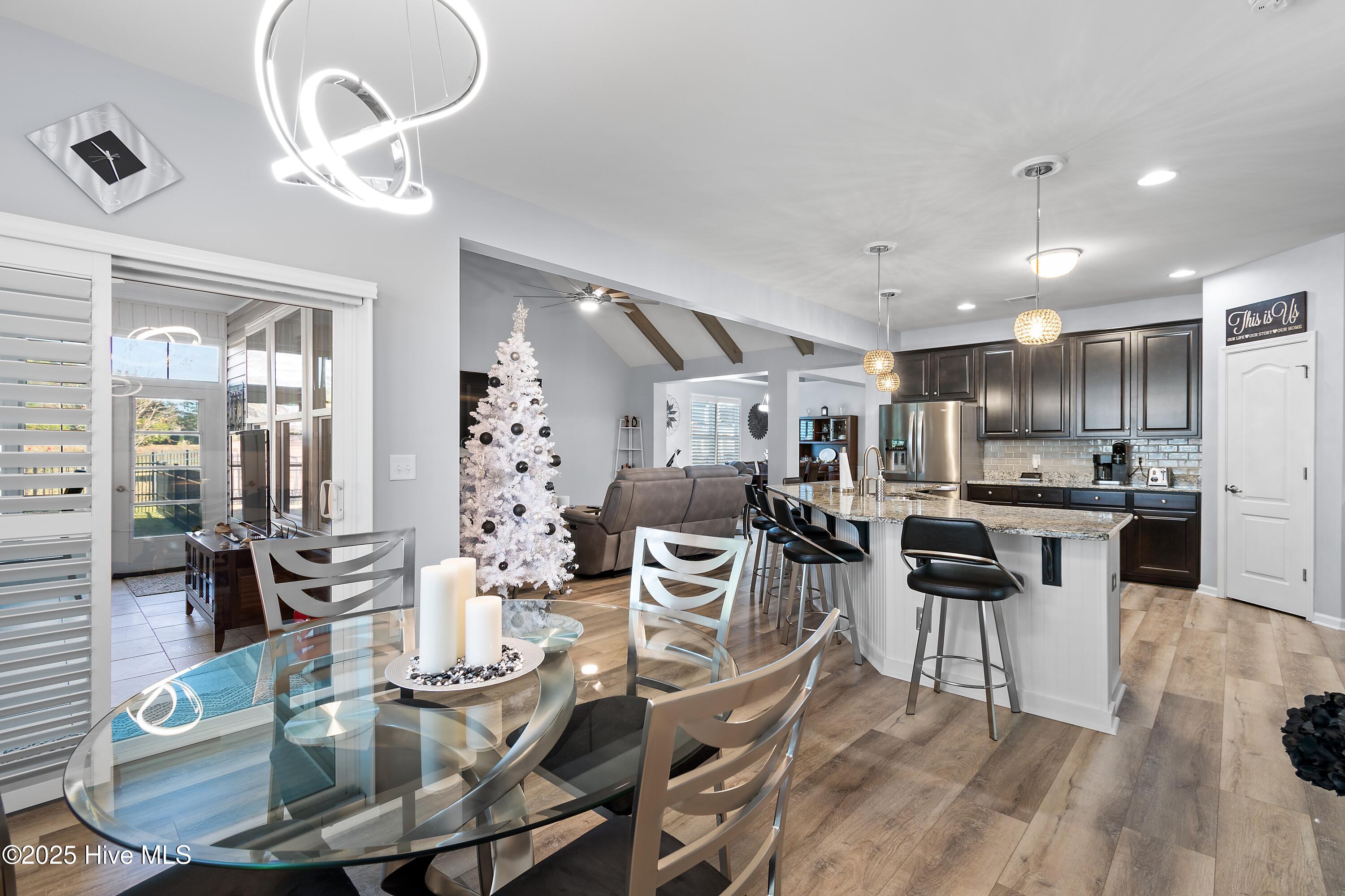 100542898 | Photo 26