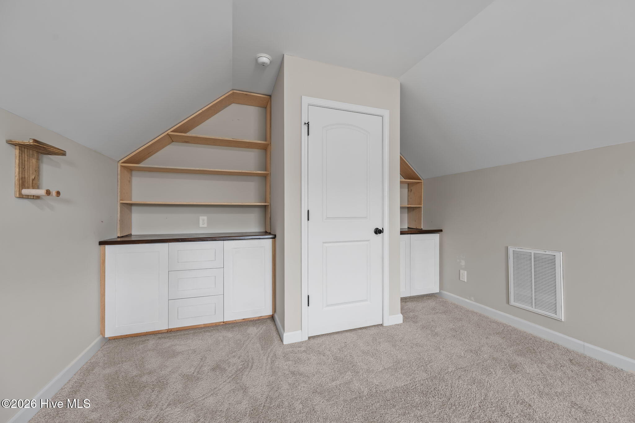 100567362 | Photo 12