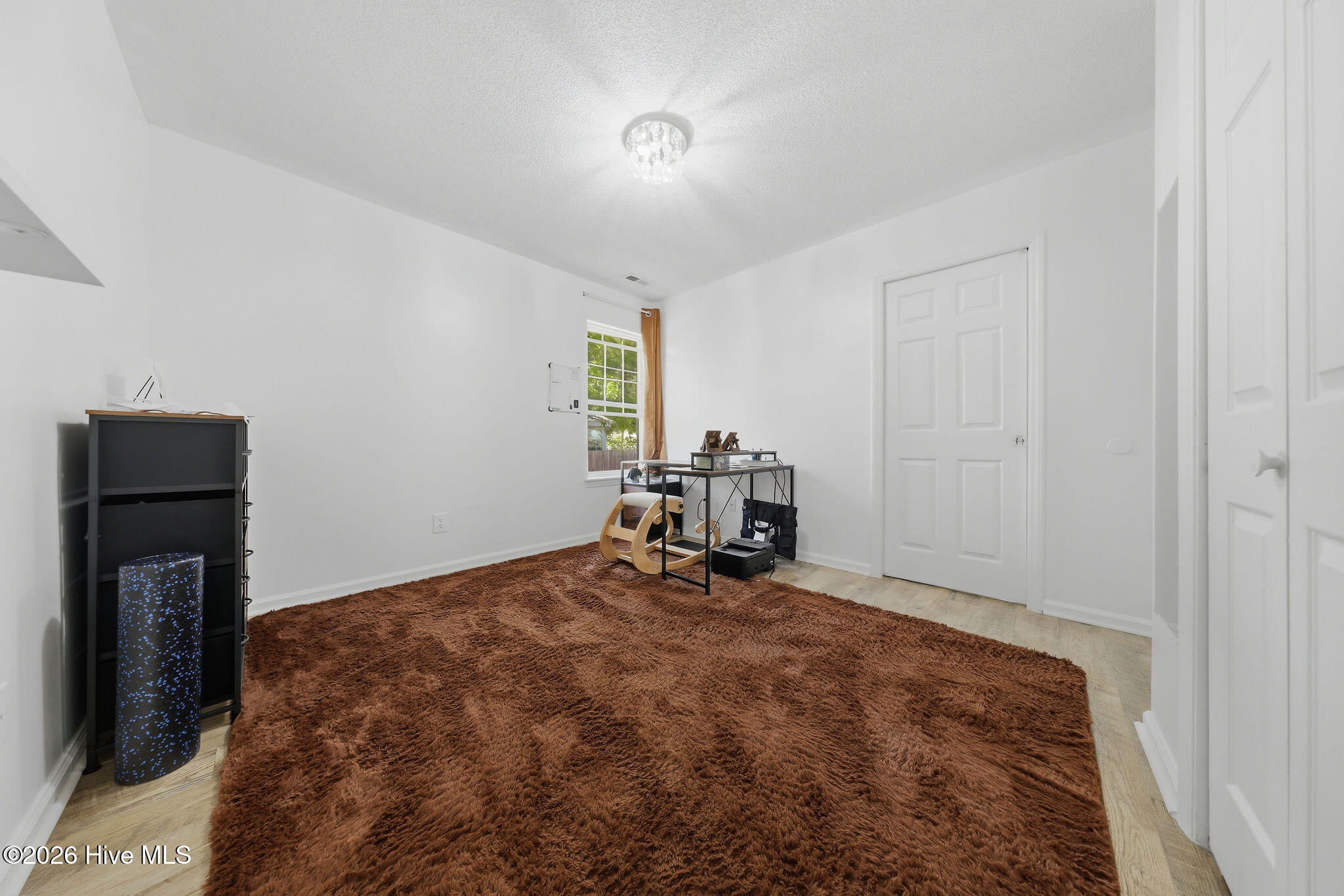 100568972 | Photo 30