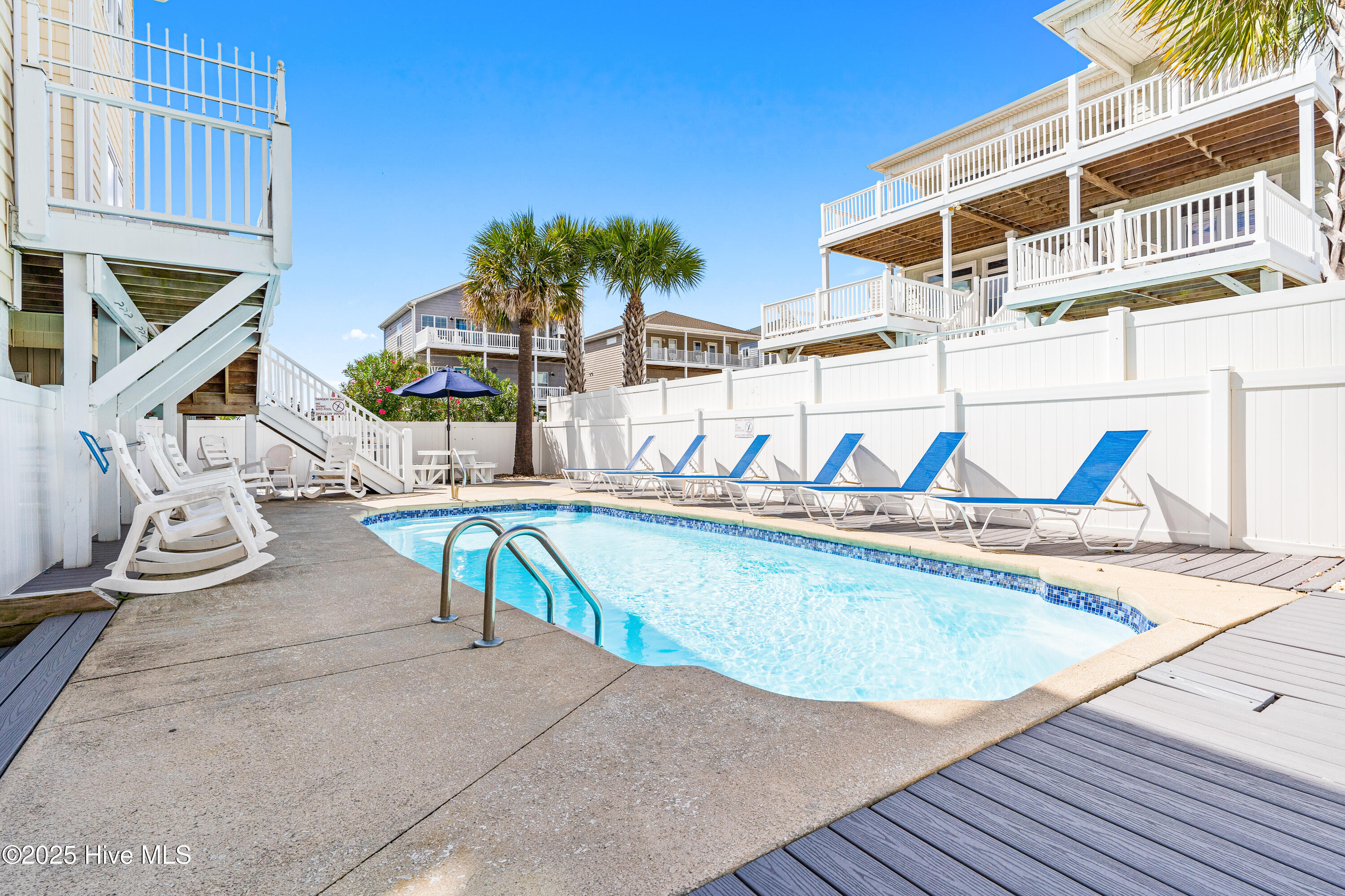 100530608 | Photo 57