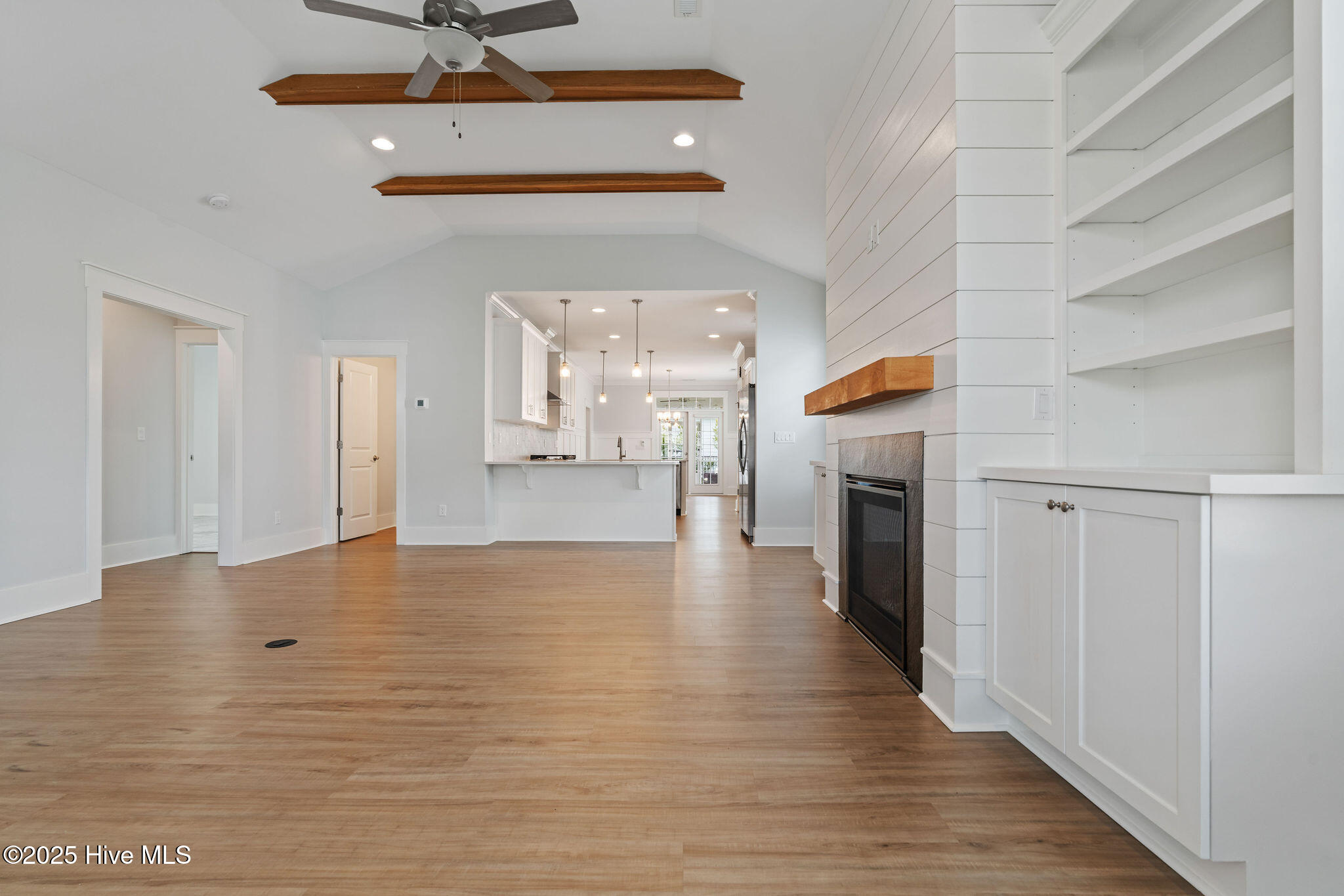 100523892 | Photo 12