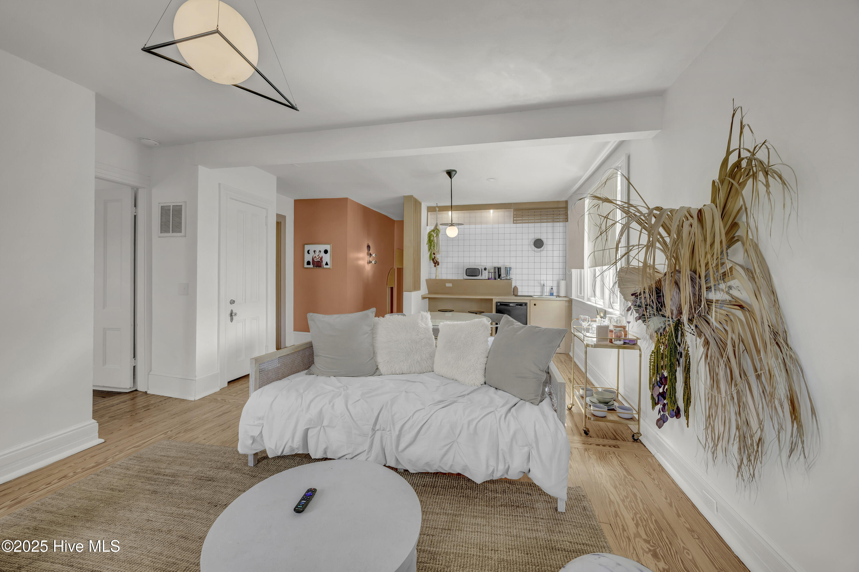 100531390 | Photo 33