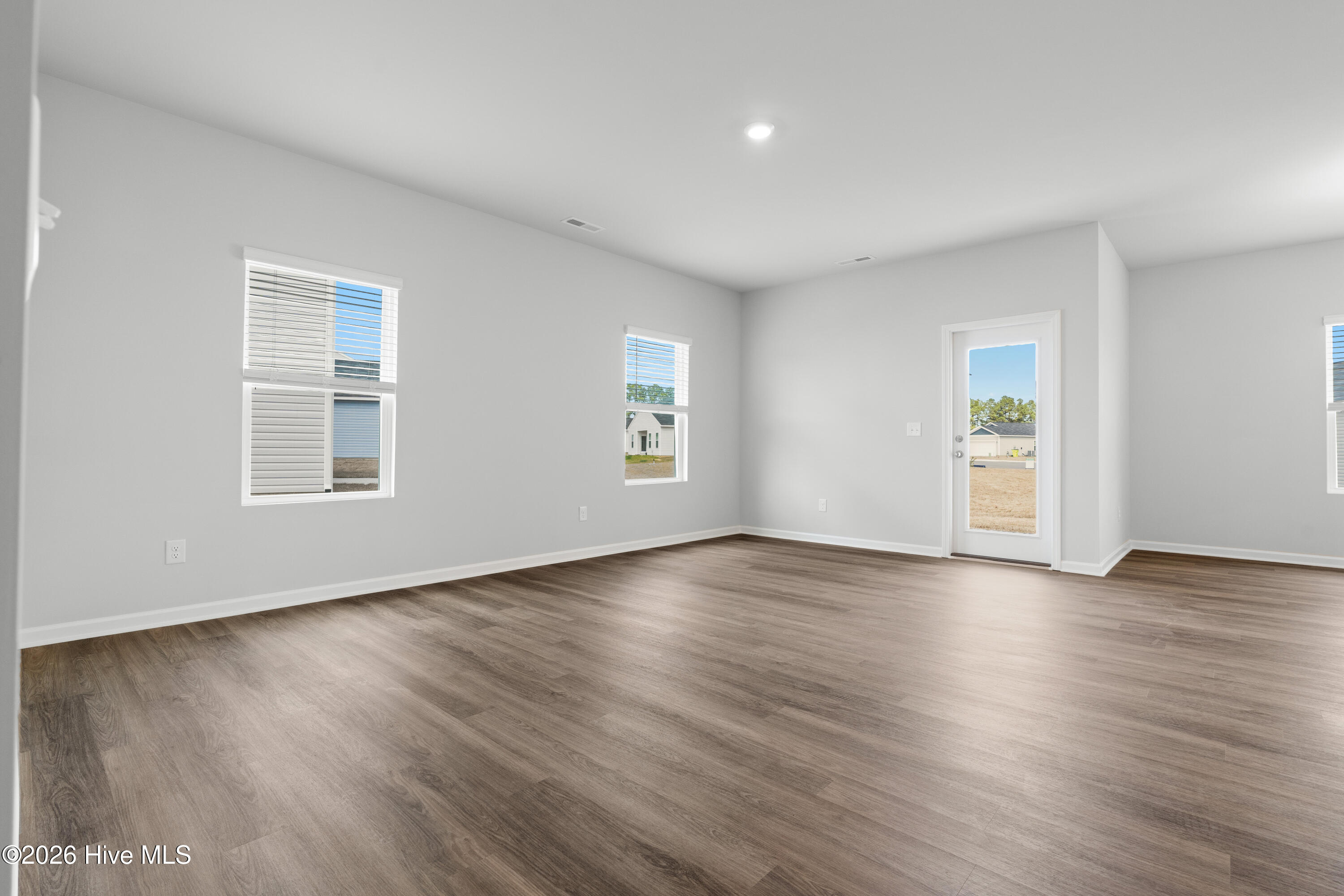 100534400 | Photo 10